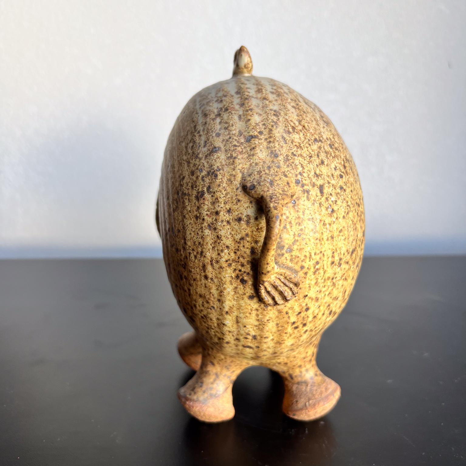 Studio Pottery 1960 in gres con elefante e uccellino in vendita 1