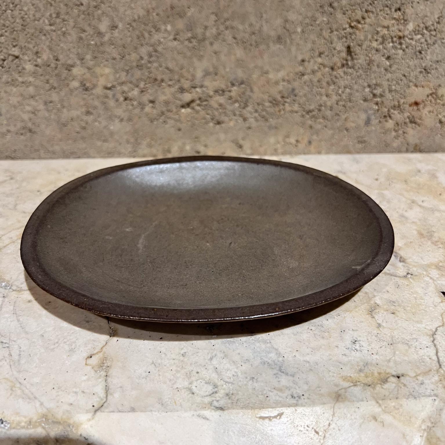 Gordon Jane Martz Marshall Studios Art Pottery Green Oval Plate
signed
.75 h x 6.5 w x 5 d
Preowned vintage
Refer to images