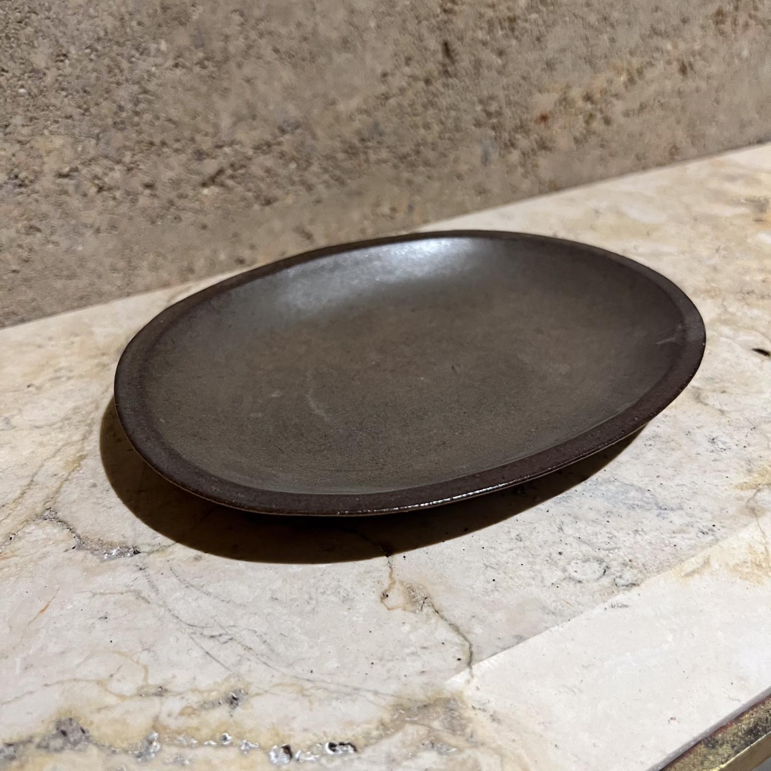 Gordon Jane Martz Marshall Studios Art Pottery Green Oval Tray In Good Condition For Sale In Chula Vista, CA