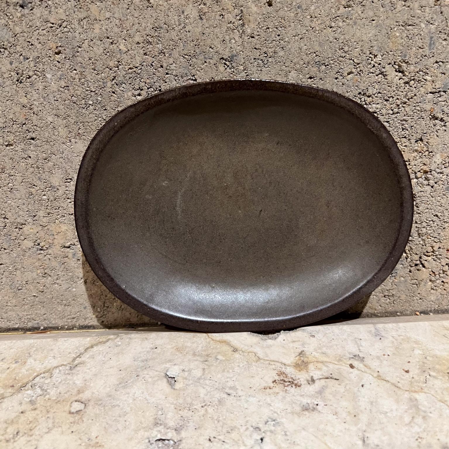 20th Century Gordon Jane Martz Marshall Studios Art Pottery Green Oval Tray For Sale