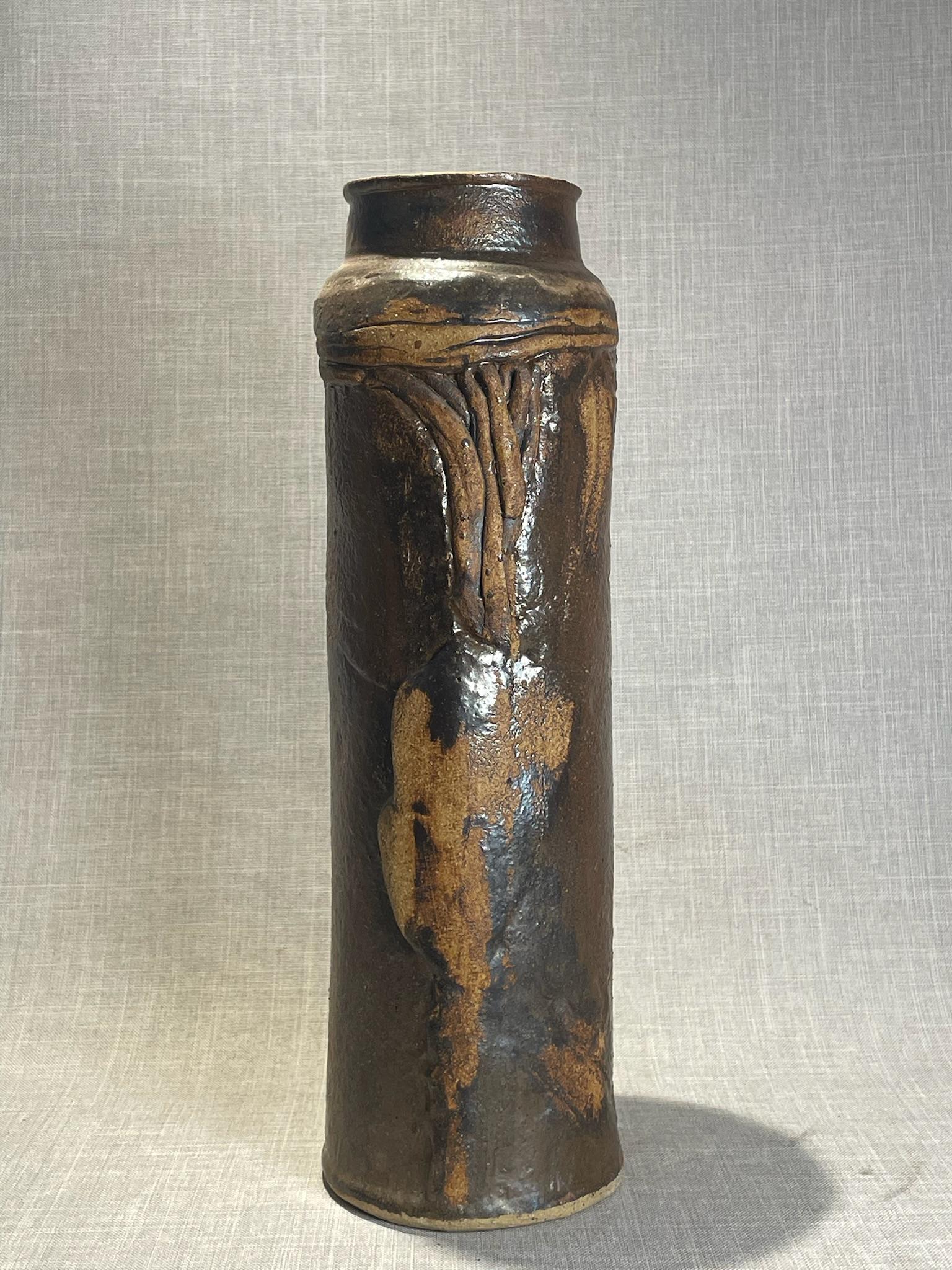 XX secolo Studio Pottery Vaso cilindrico in gres con smaltatura all'ossido di ferro in vendita