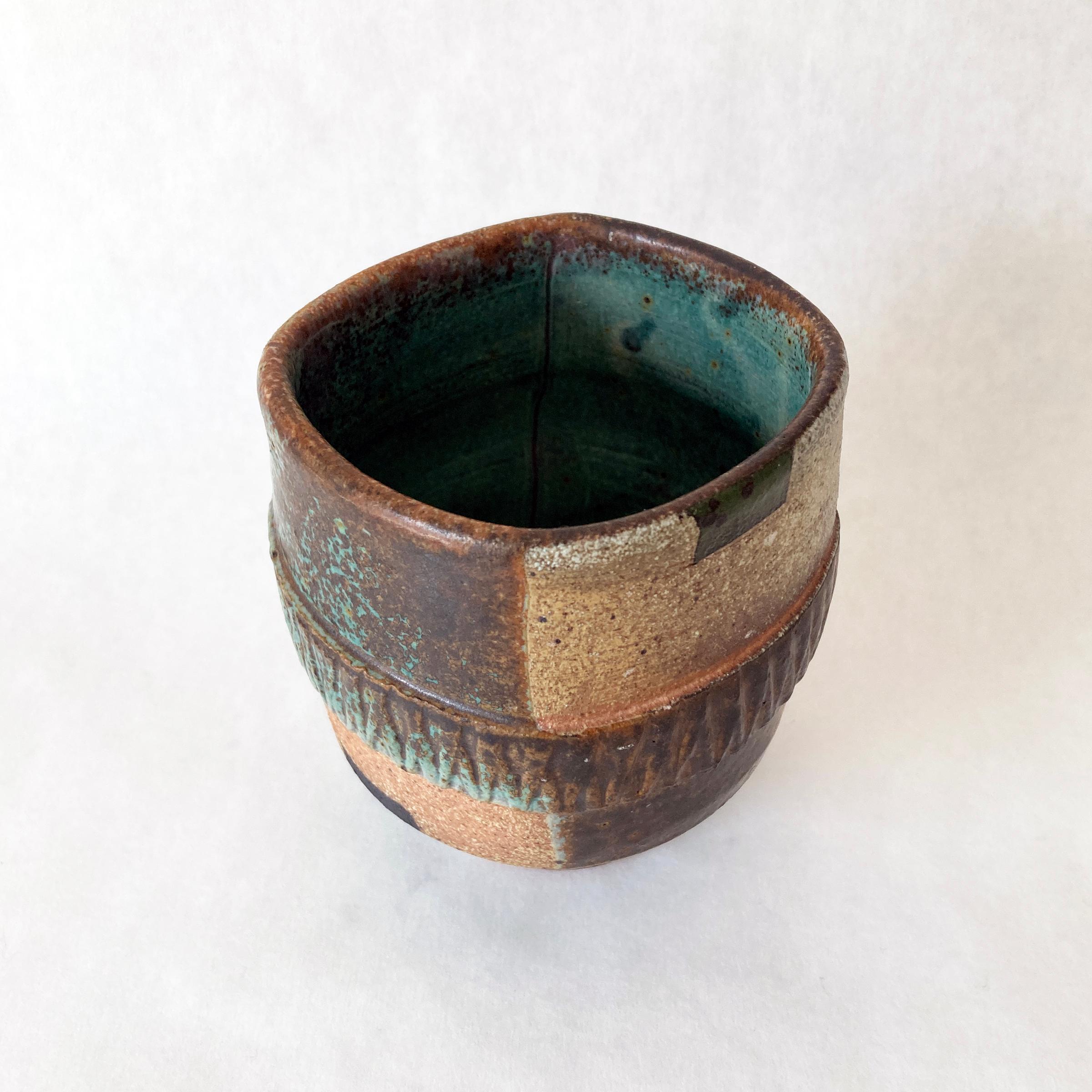 Studio Pottery Vaso, Verde, Marrone, Tan, Fatto a mano, Postmoderno In condizioni buone in vendita a New York, NY