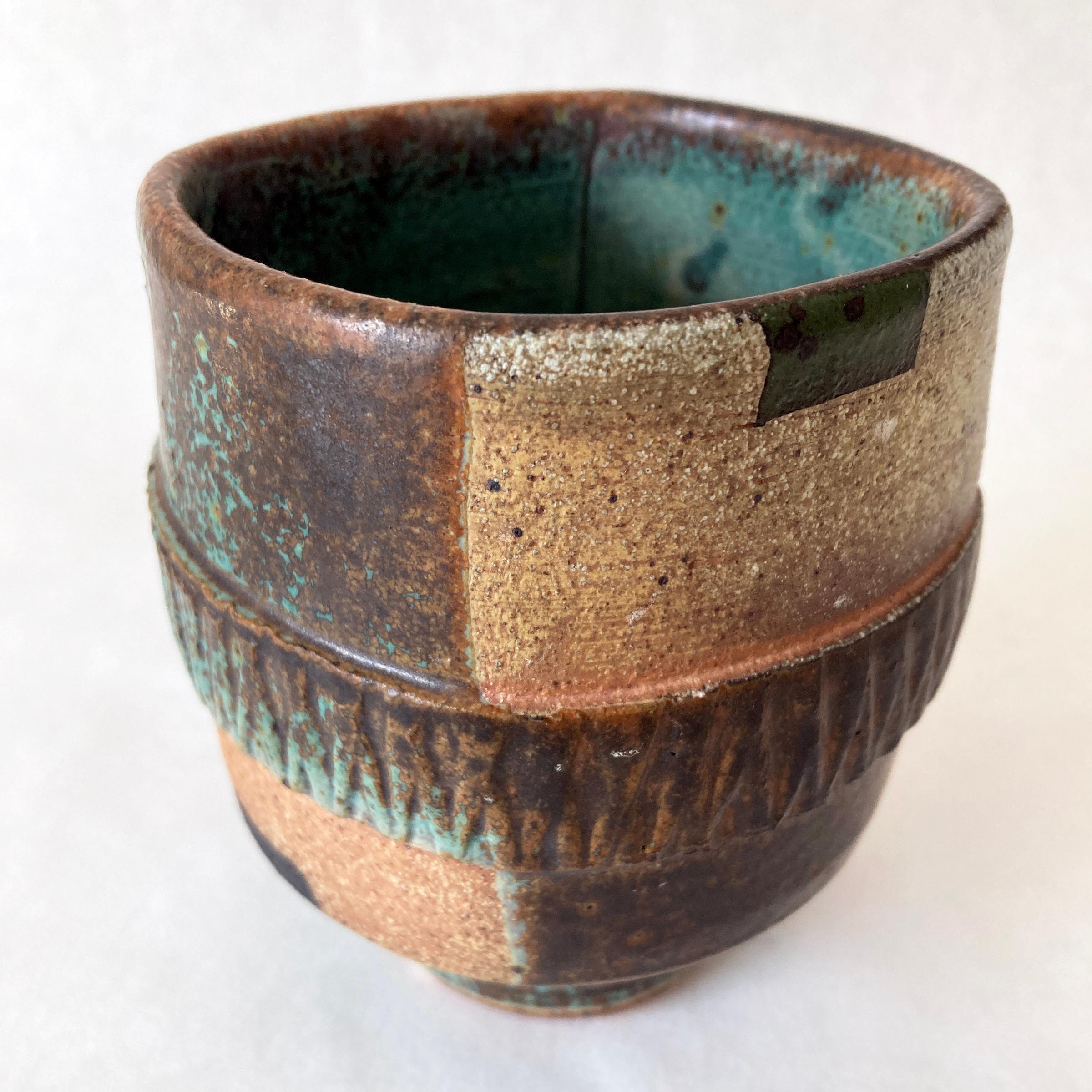 XX secolo Studio Pottery Vaso, Verde, Marrone, Tan, Fatto a mano, Postmoderno in vendita