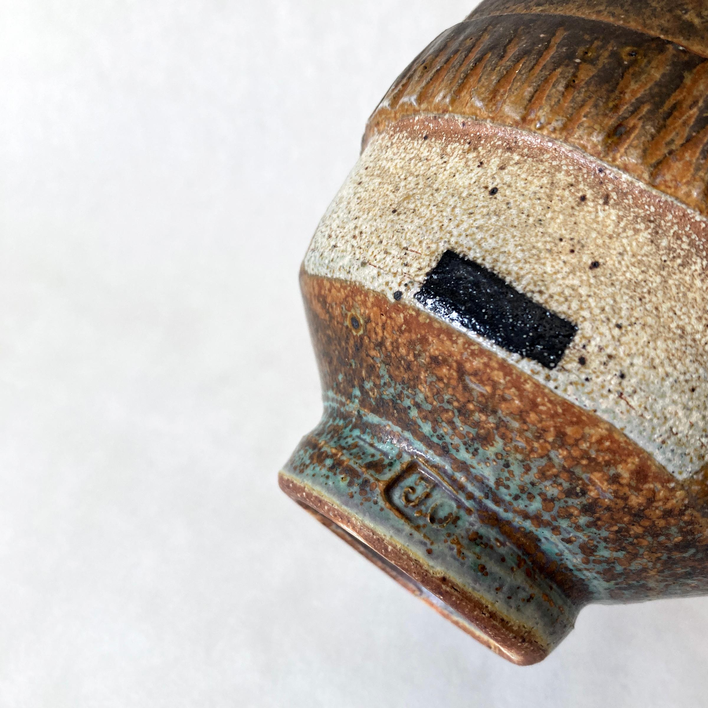 Argilla Studio Pottery Vaso, Verde, Marrone, Tan, Fatto a mano, Postmoderno in vendita