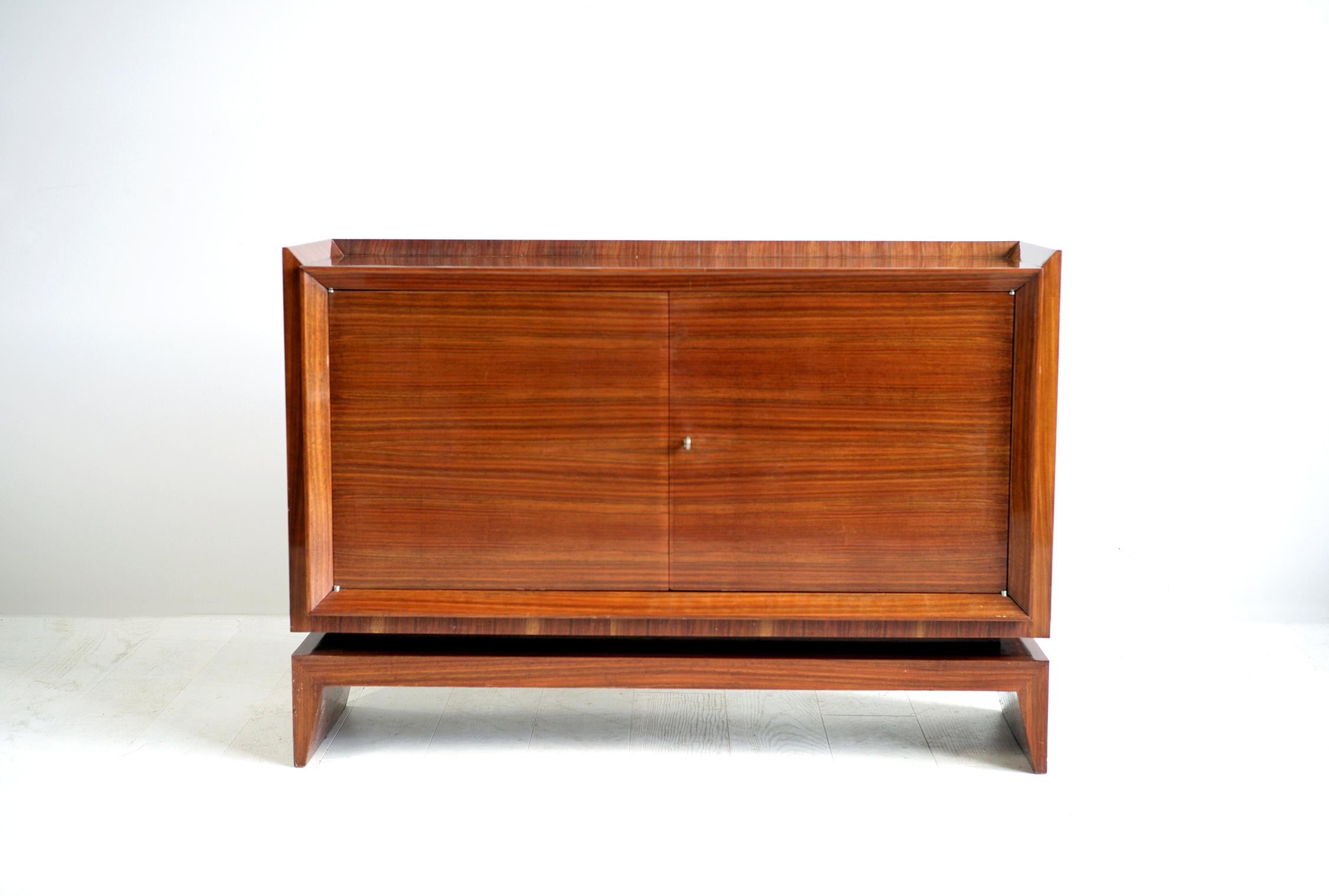 Studio Athelia, Modernist Sideboard in Walnut, France, 1935 In Good Condition For Sale In Catonvielle, FR