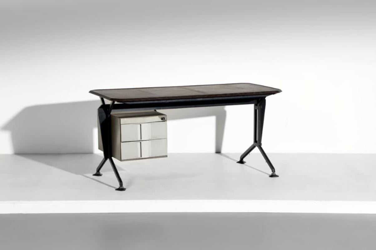 Studio BBPR Arco Writing Desk in Metal and Wood for Olivetti Synthesis 1960s In Good Condition In Montecatini Terme, IT