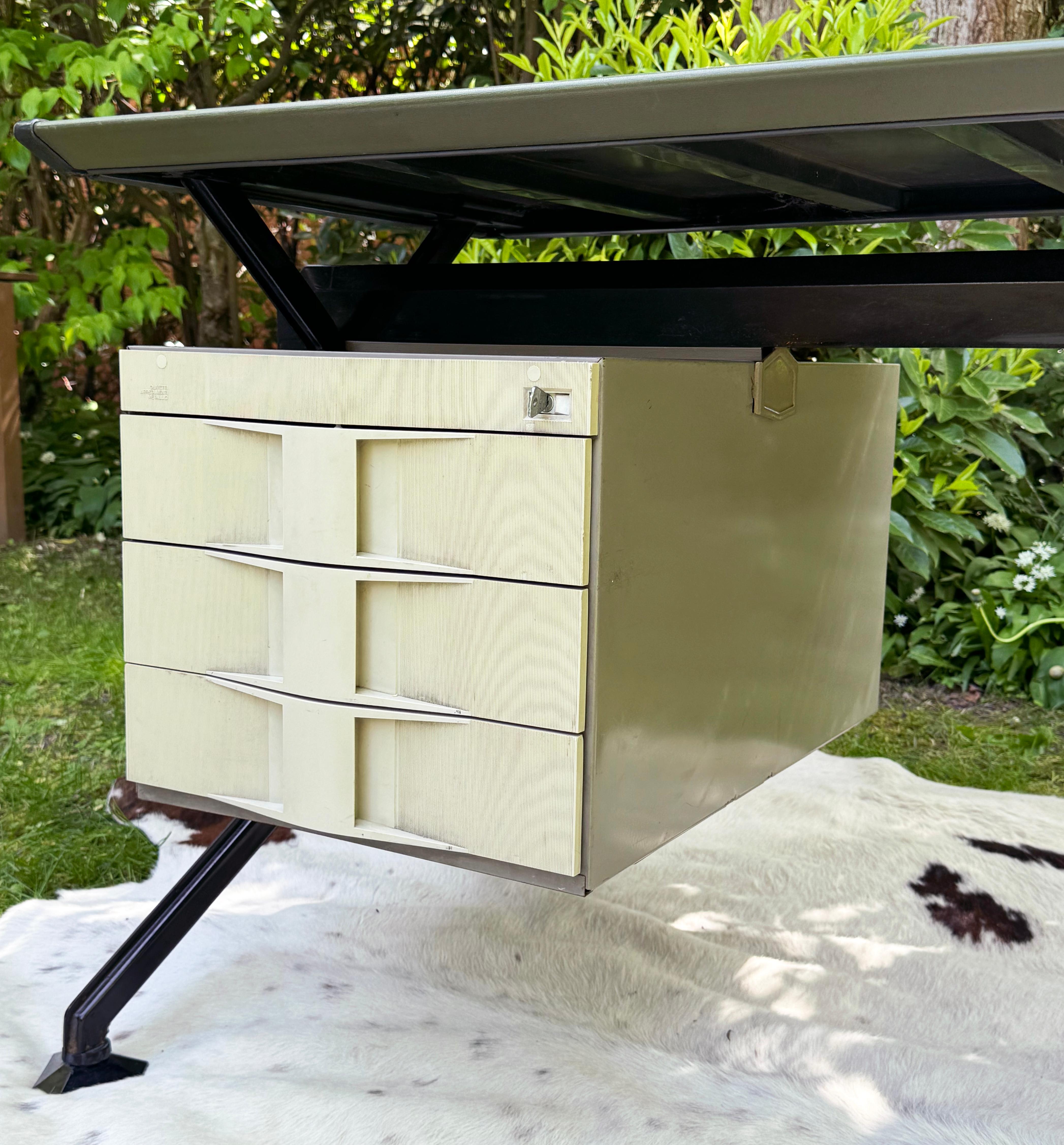 Ferro Studio BBPR per Olivetti Sintesis 