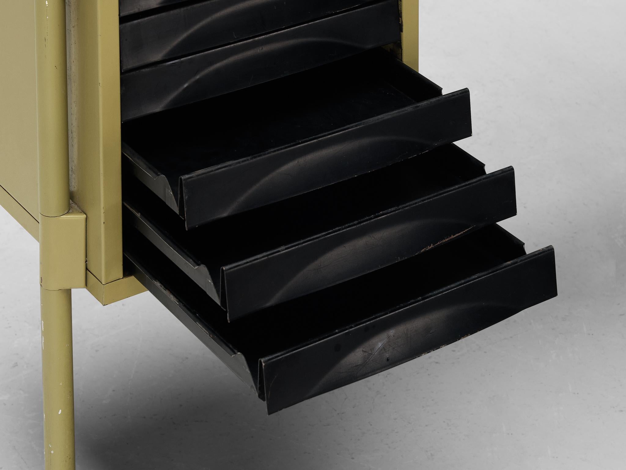 Mid-Century Modern Studio BBPR pour Olivetti Petit bureau 'Spazio' avec tiroirs  en vente