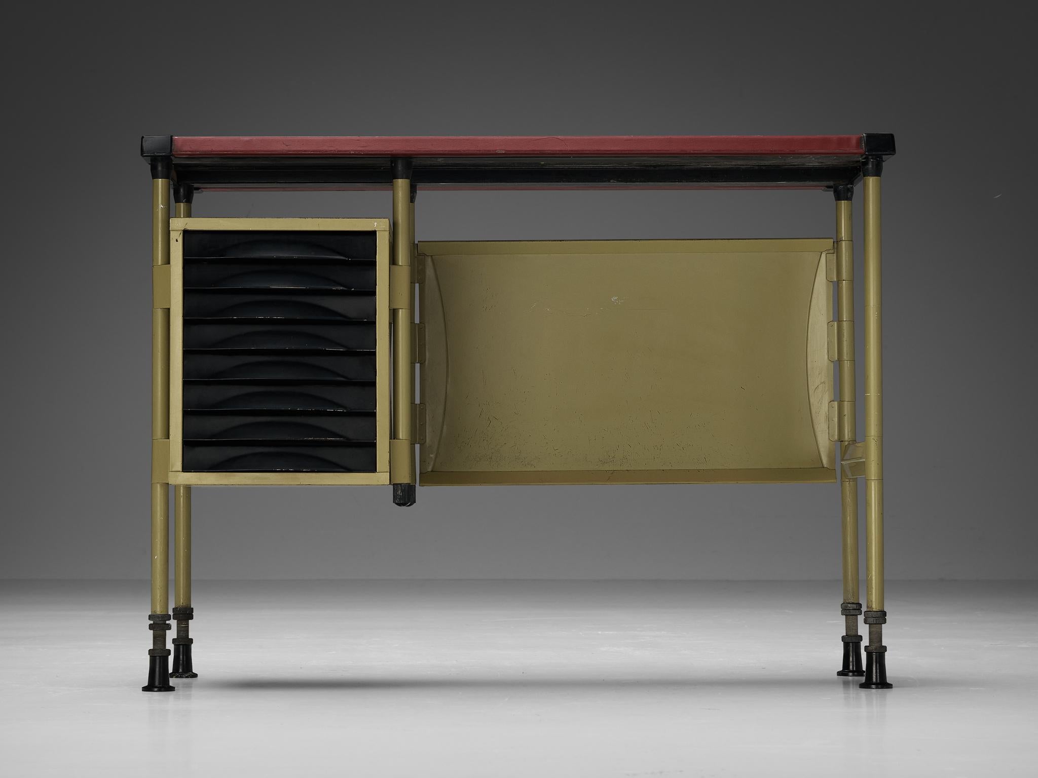 italien Studio BBPR pour Olivetti Petit bureau 'Spazio' avec tiroirs  en vente