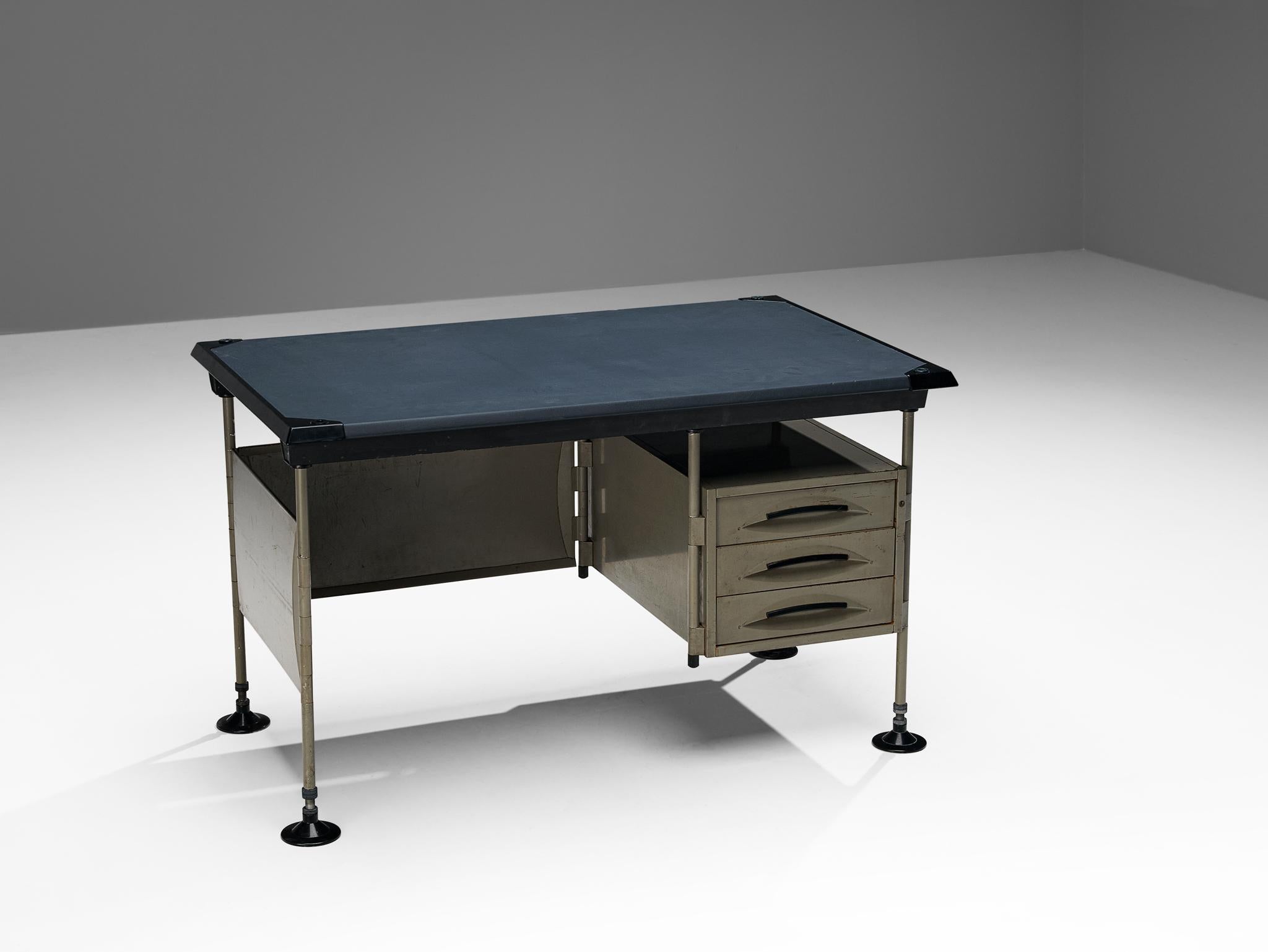 Studio B.B.P.R. for Olivetti, 'Spazio' desk with drawers, metal, vinyl, plastic, Italy, circa 1960 

This industrial 'Spazio' desk is designed by Studio B.B.P.R. A black vinyl tabletop combines wonderfully with the metal base in soft green/grey