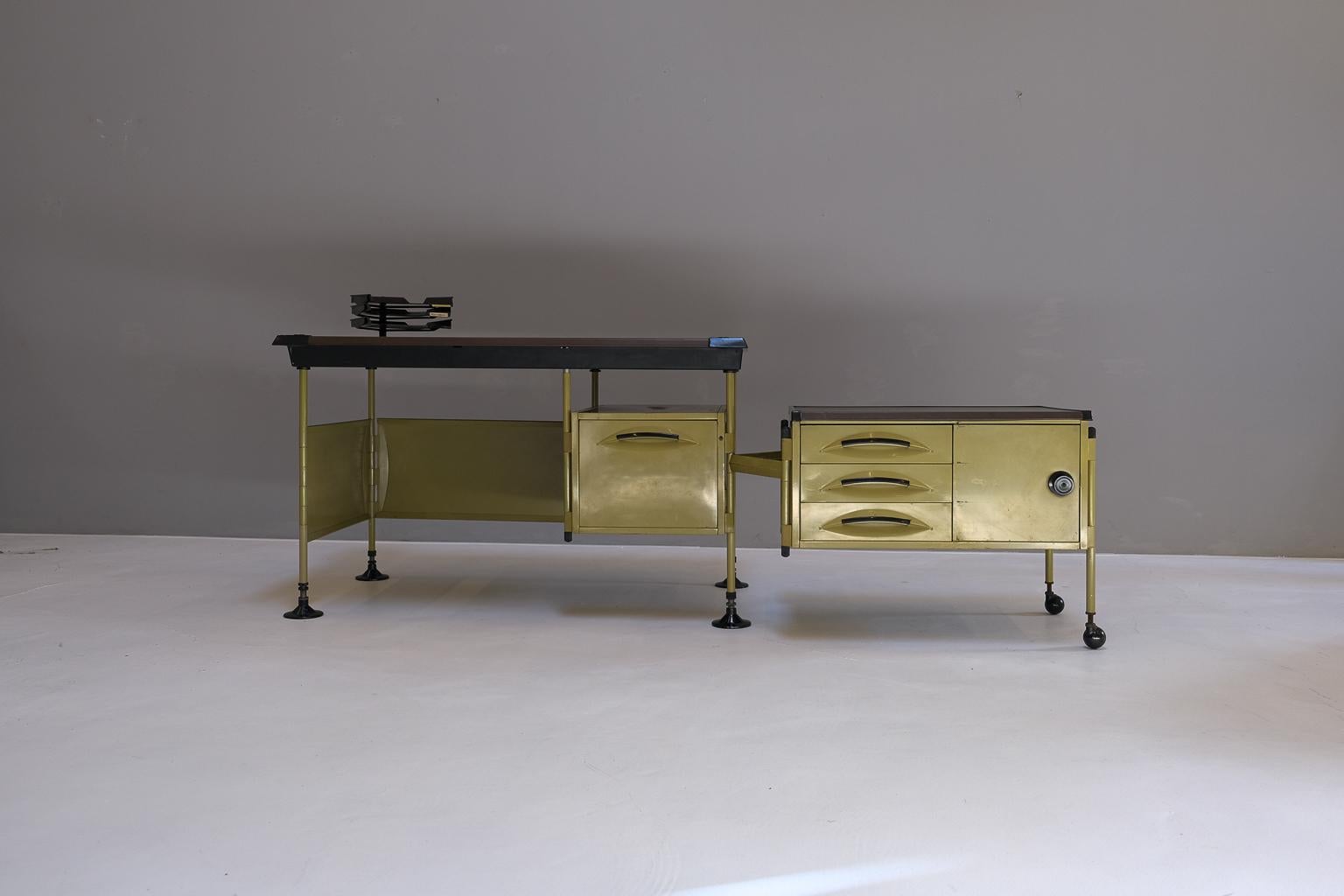 Studio BBPR für Olivetti Spazio-Schreibtisch mit mobilem Schrank und Schreibtischschreibtisch (Moderne der Mitte des Jahrhunderts) im Angebot