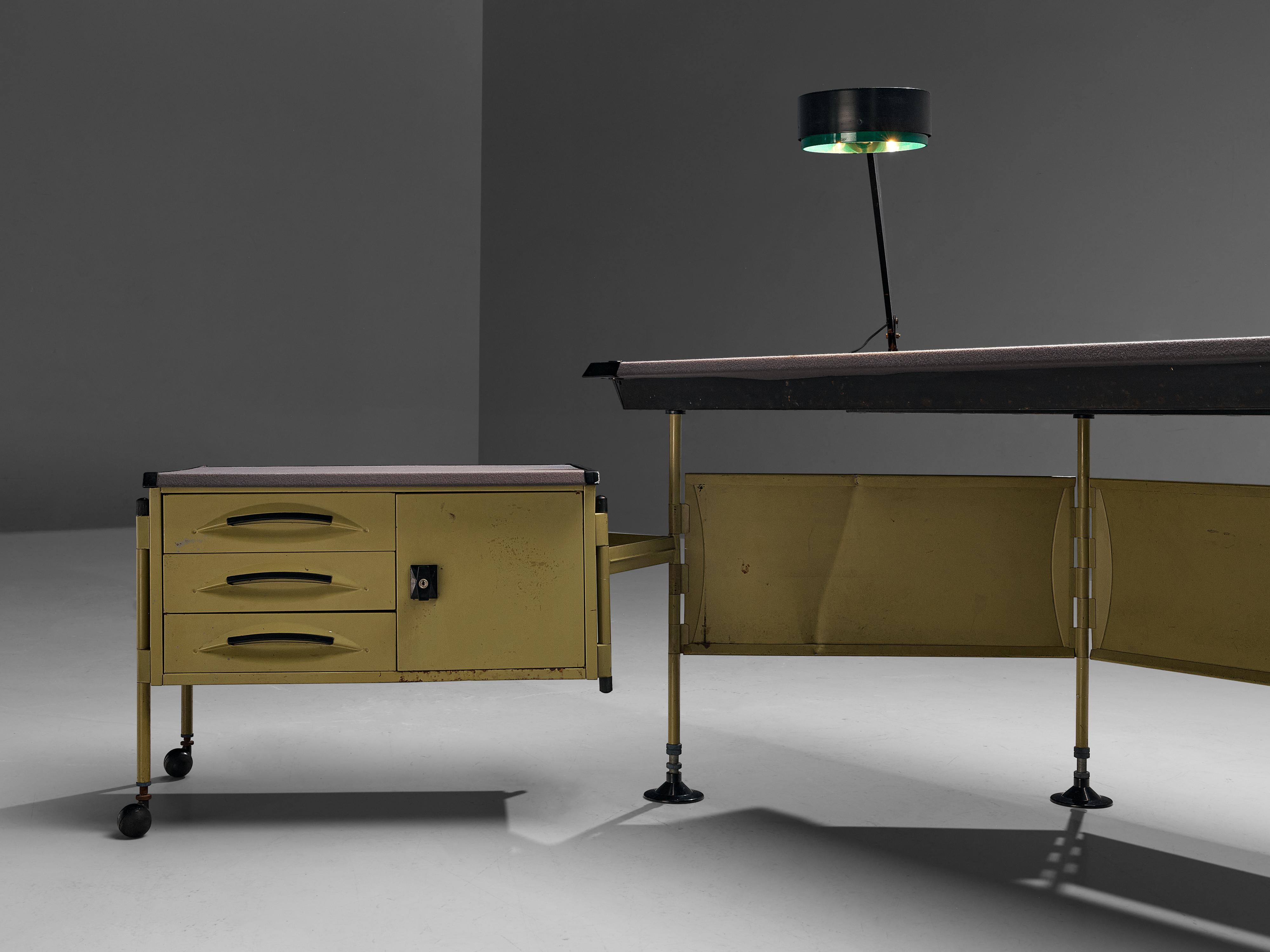 Studio BBPR for Olivetti 'Spazio' Desk with Original Lamp In Good Condition In Waalwijk, NL