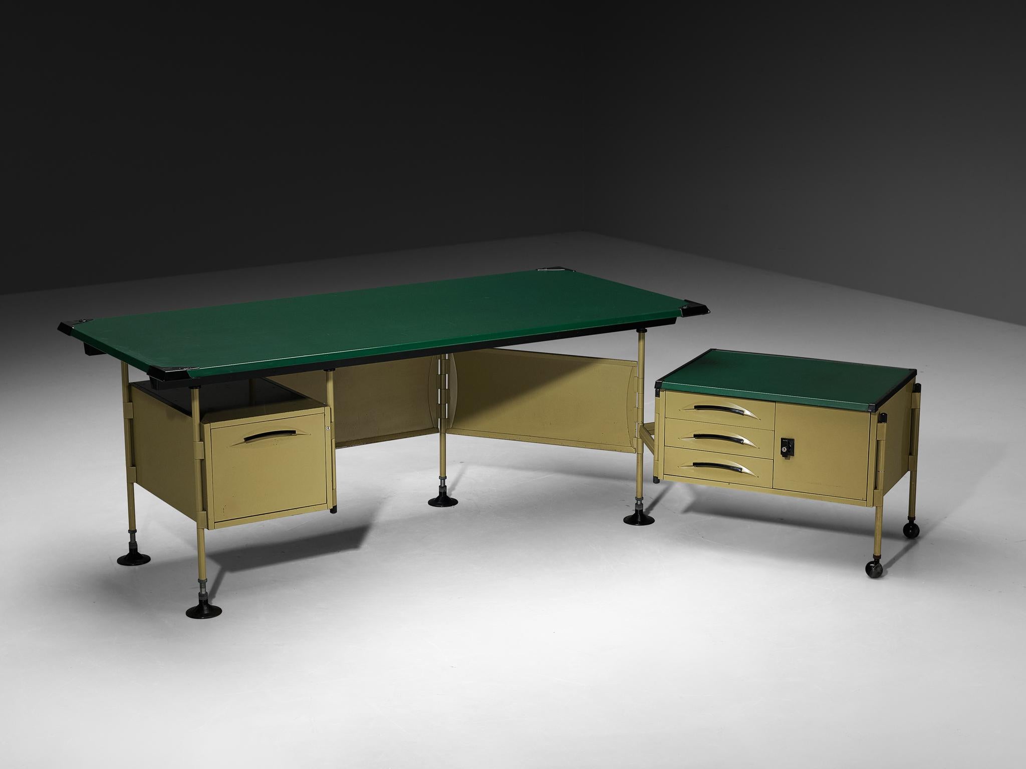 Studio BBPR für Olivetti, Schreibtisch 'Spazio' mit Rücklauf, Stahl, Vinyl, Kunststoff, Italien, um 1960. 

Die 'Spazio'-Serie wurde 1960 von Studio BBPR für Olivetti entworfen. Er wurde 1962 mit dem Compasso d'Oro ausgezeichnet. Heute befindet sich