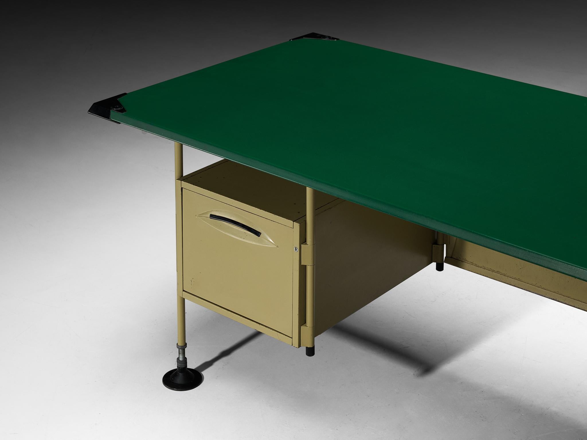 Studio BBPR für Olivetti 'Spazio' Schreibtisch mit Rückwand (Mitte des 20. Jahrhunderts)