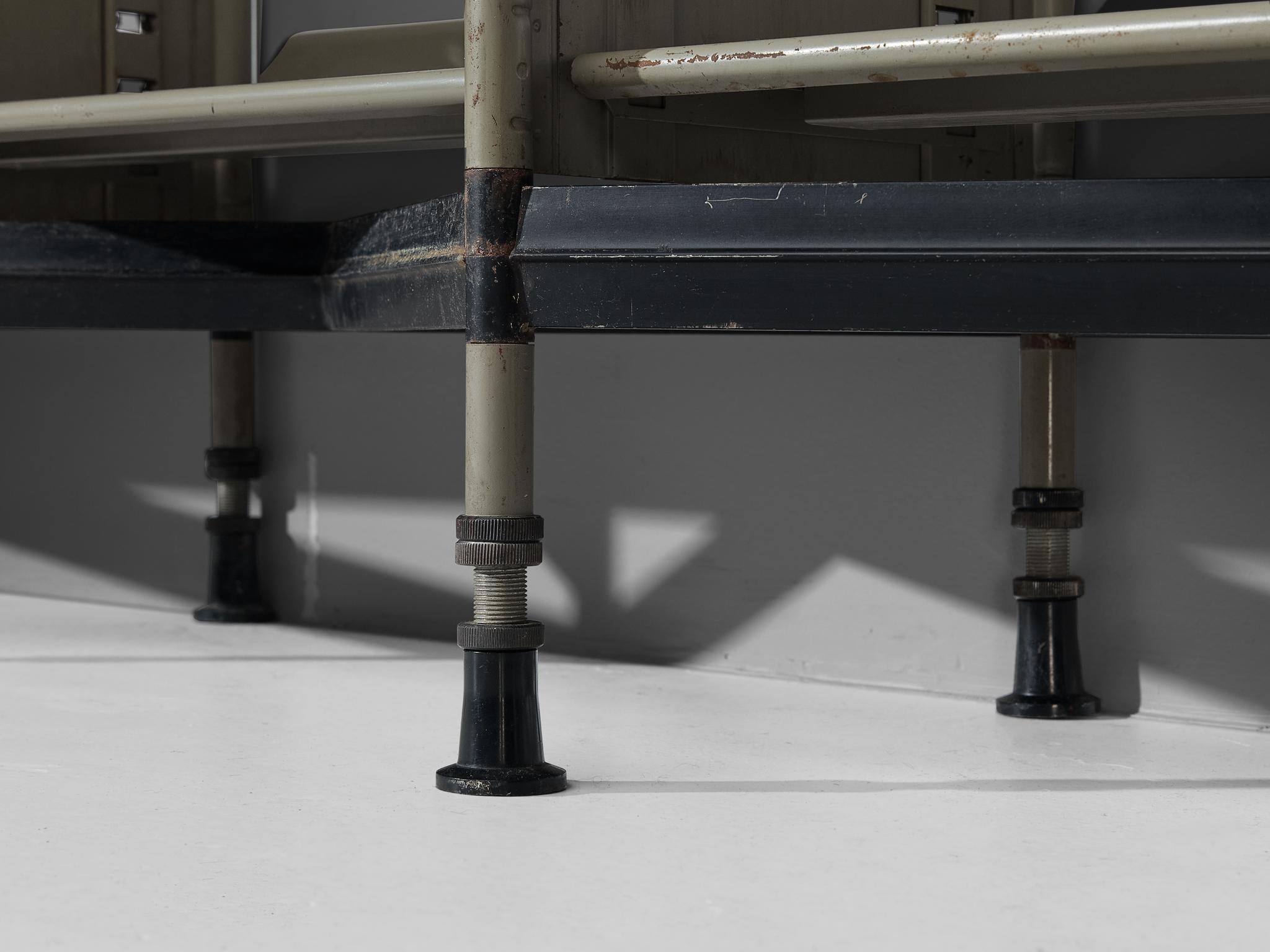 Studio BBPR for Olivetti 'Spazio' Large Shelving System in Steel 7M  For Sale 3