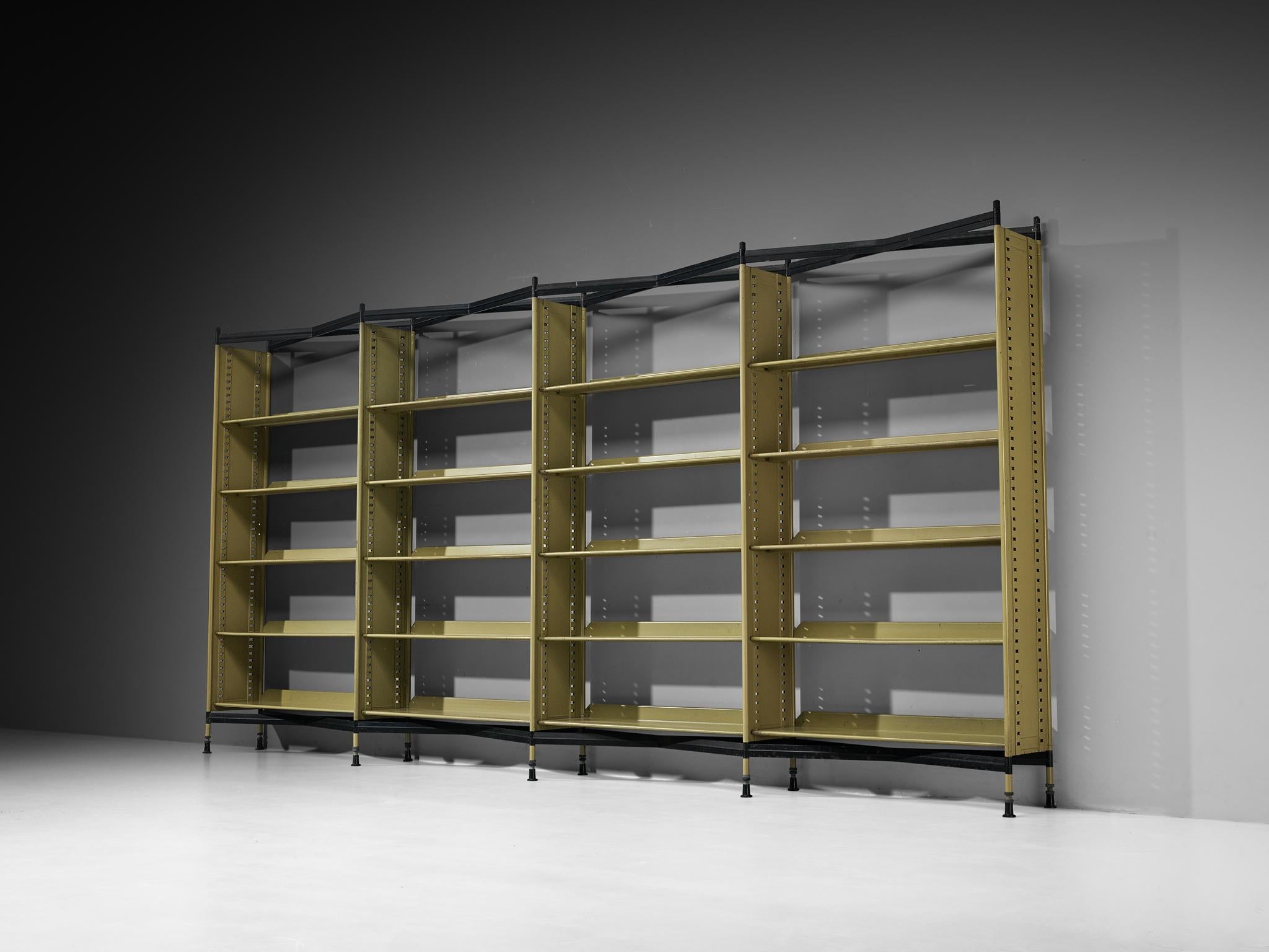 Studio BBPR for Olivetti 'Spazio' Large Shelving System in Olive Colored Steel mediados del siglo XX en venta