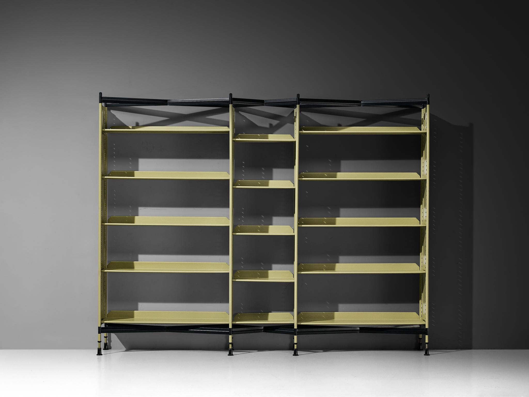 Milieu du XXe siècle Système d'étagères « Spazio » en acier revêtu de vert de Studio BBPR pour Olivetti en vente