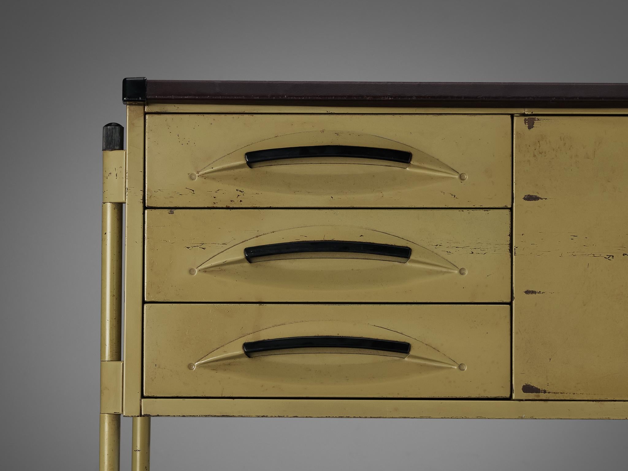 Studio BBPR für Olivetti 'Spazio' Beistelltisch oder kleines Kabinett  (Moderne der Mitte des Jahrhunderts) im Angebot
