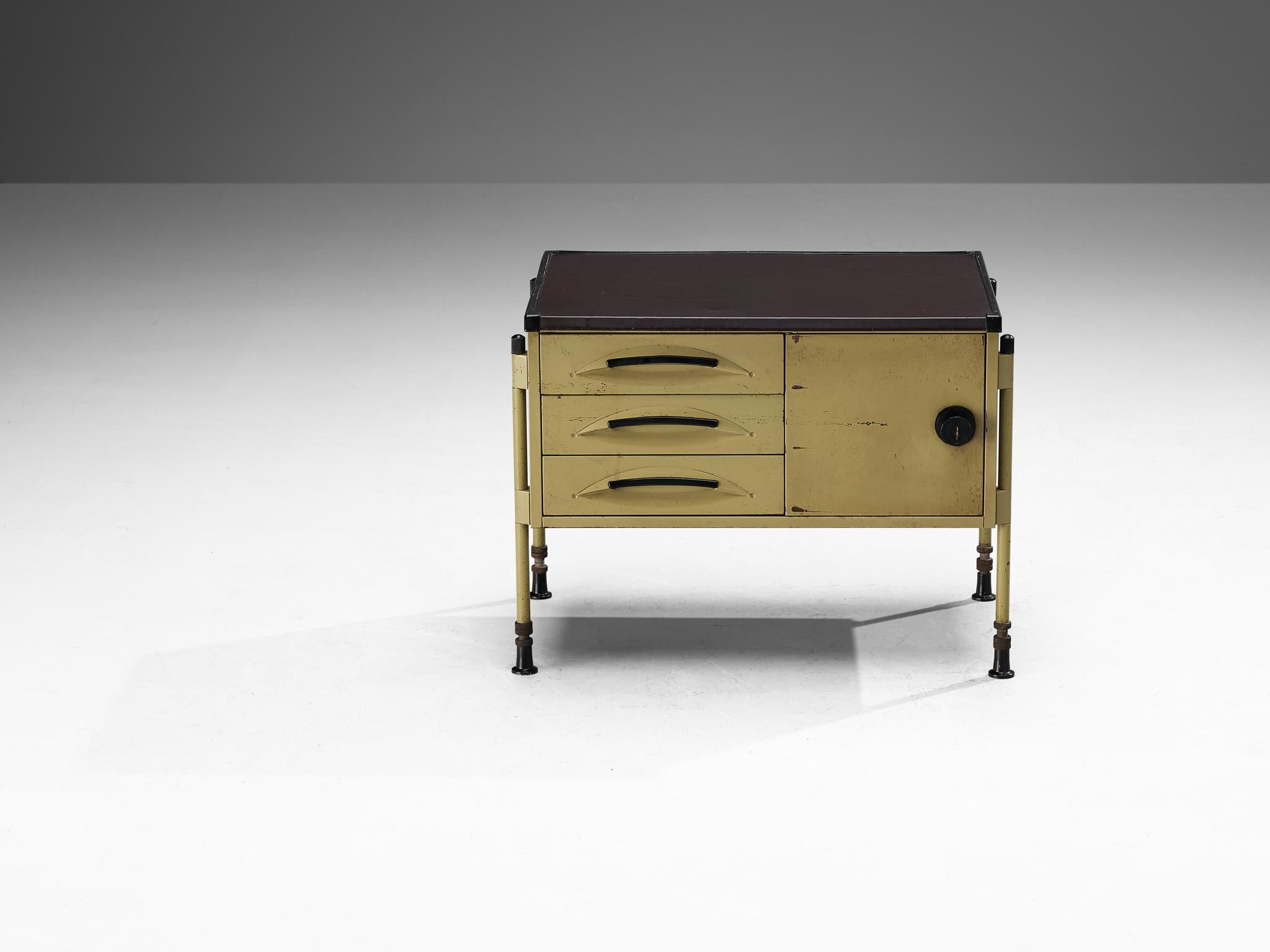 italien Studio BBPR pour Olivetti 'Spazio' Table d'appoint ou petite armoire  en vente