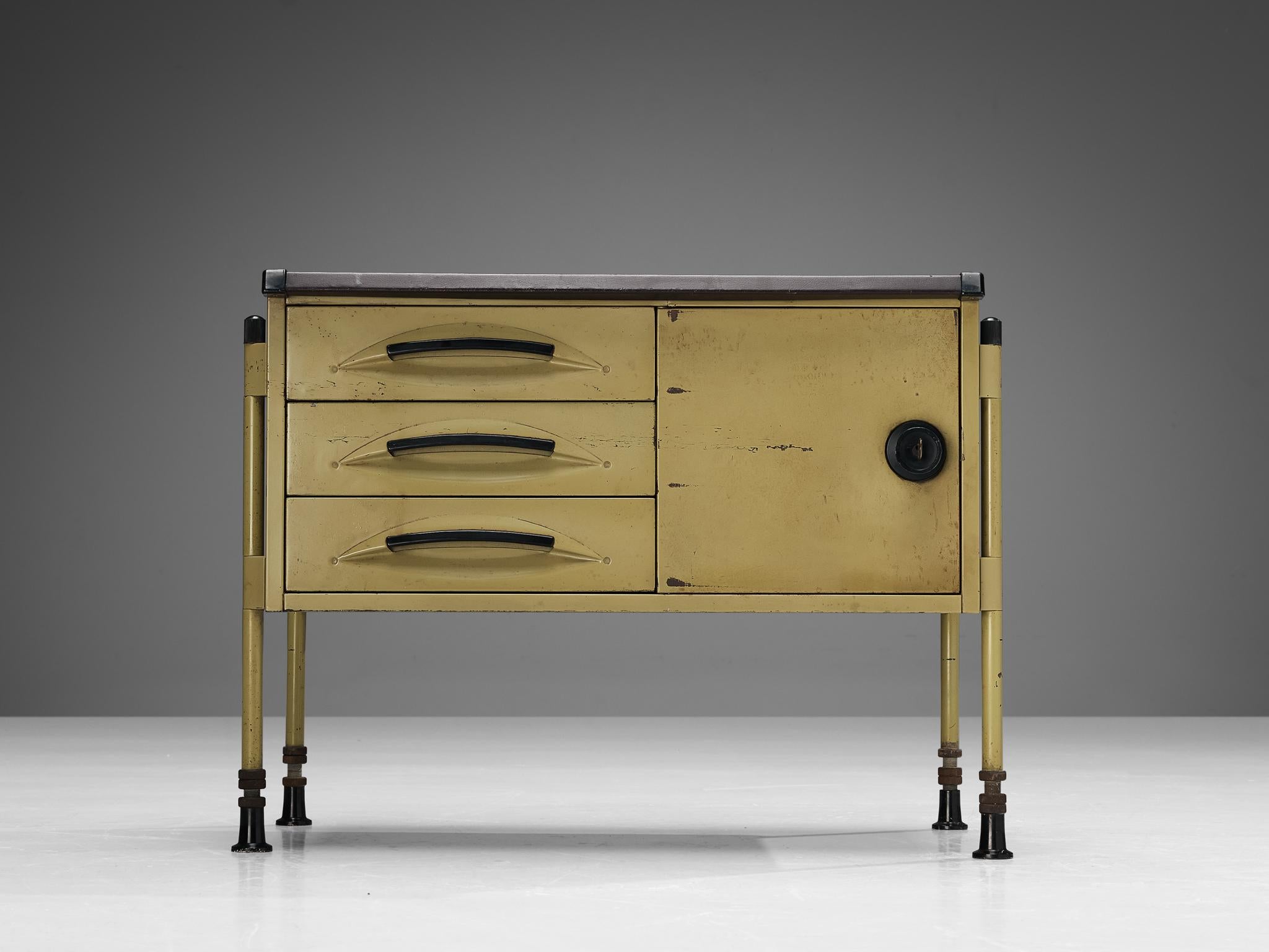 Studio BBPR pour Olivetti 'Spazio' Table d'appoint ou petite armoire  en vente 1