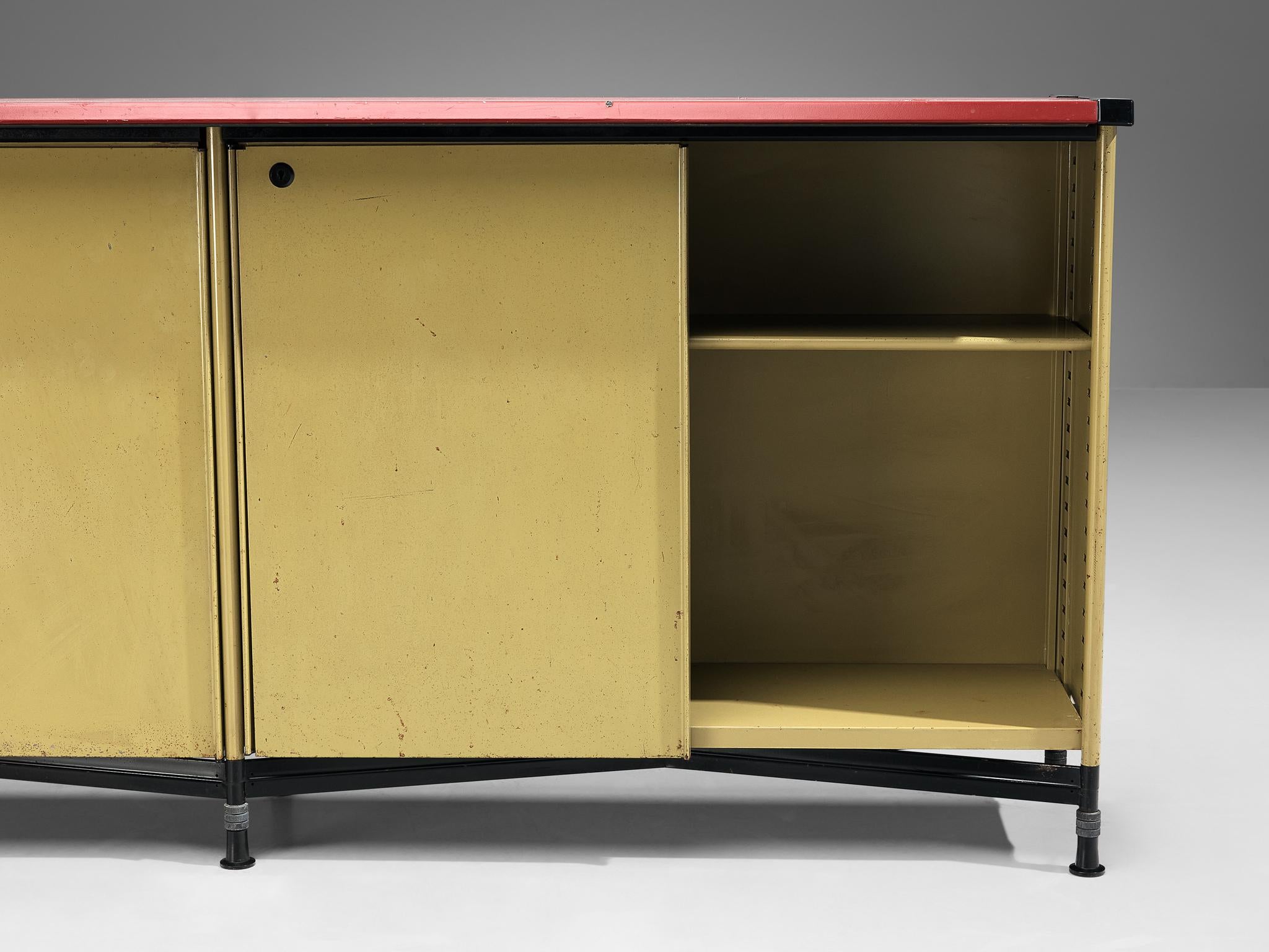Studio BBPR for Olivetti ‘Spazio’ Sideboard  In Good Condition For Sale In Waalwijk, NL