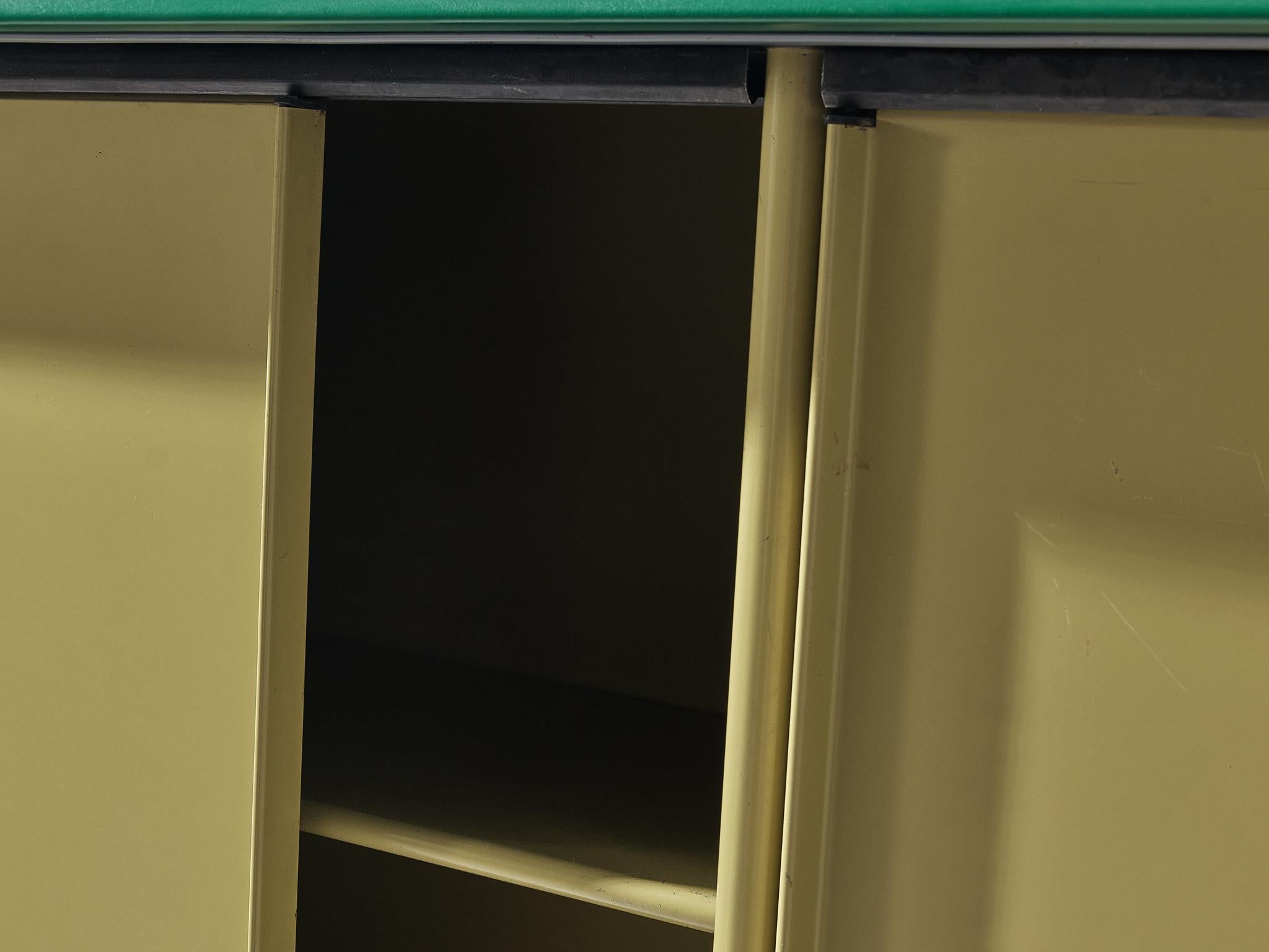 Studio BBPR für Olivetti 'Spazio' Sideboard aus grün beschichtetem Stahl  (Mitte des 20. Jahrhunderts) im Angebot
