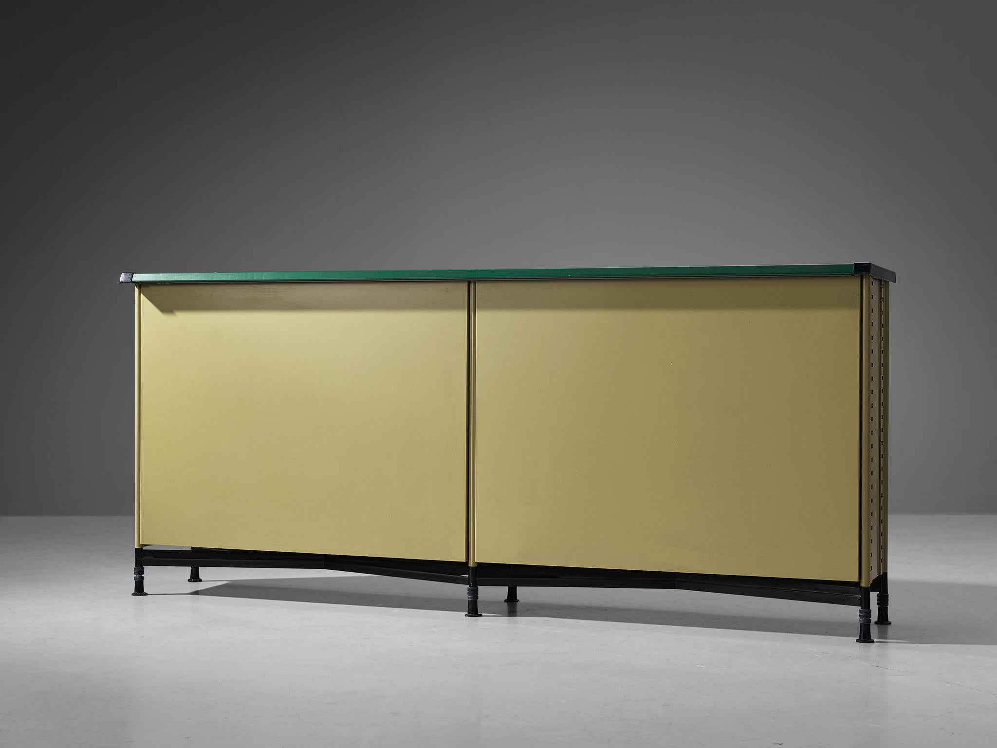 Plastique Studio BBPR pour Olivetti 'Spazio' Sideboard en acier revêtu de vert  en vente