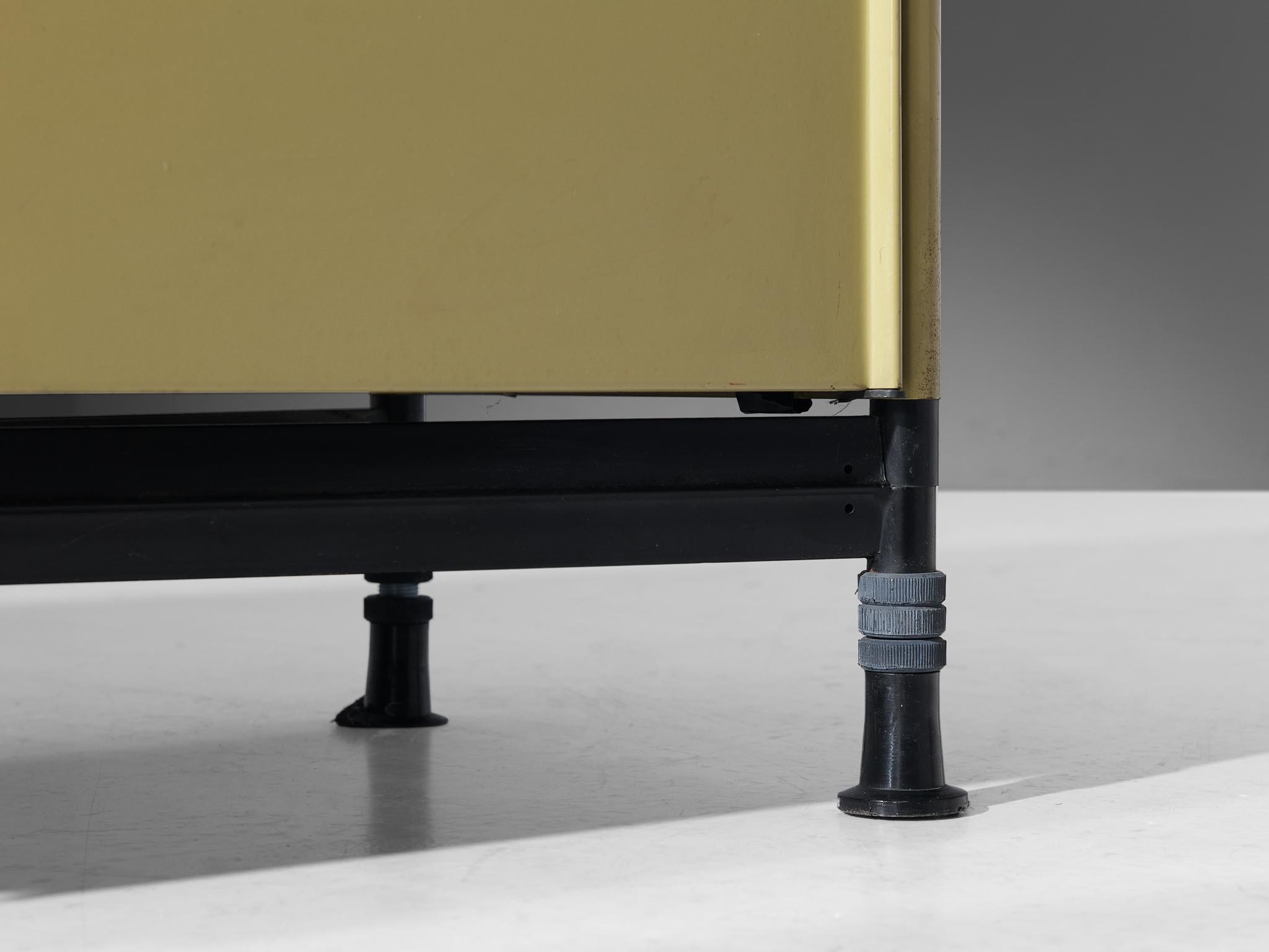 Studio BBPR pour Olivetti 'Spazio' Sideboard en acier revêtu de vert  en vente 1