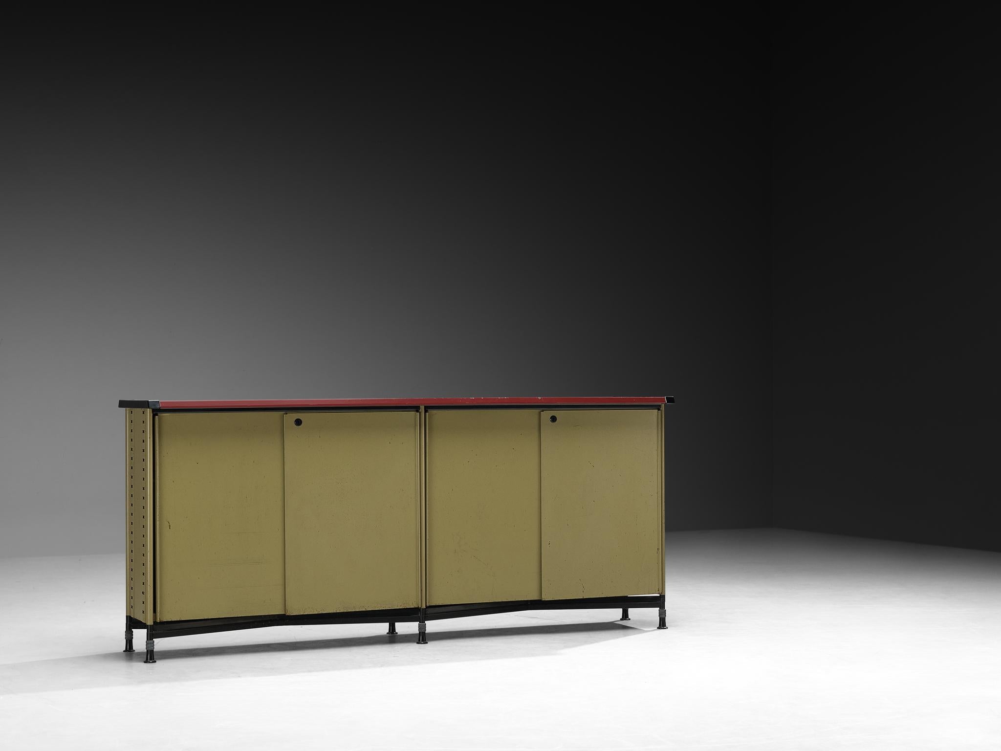 Acciaio Studio BBPR per Olivetti 'Spazio' Credenza in acciaio Greene & Greene con piano rosso in vendita