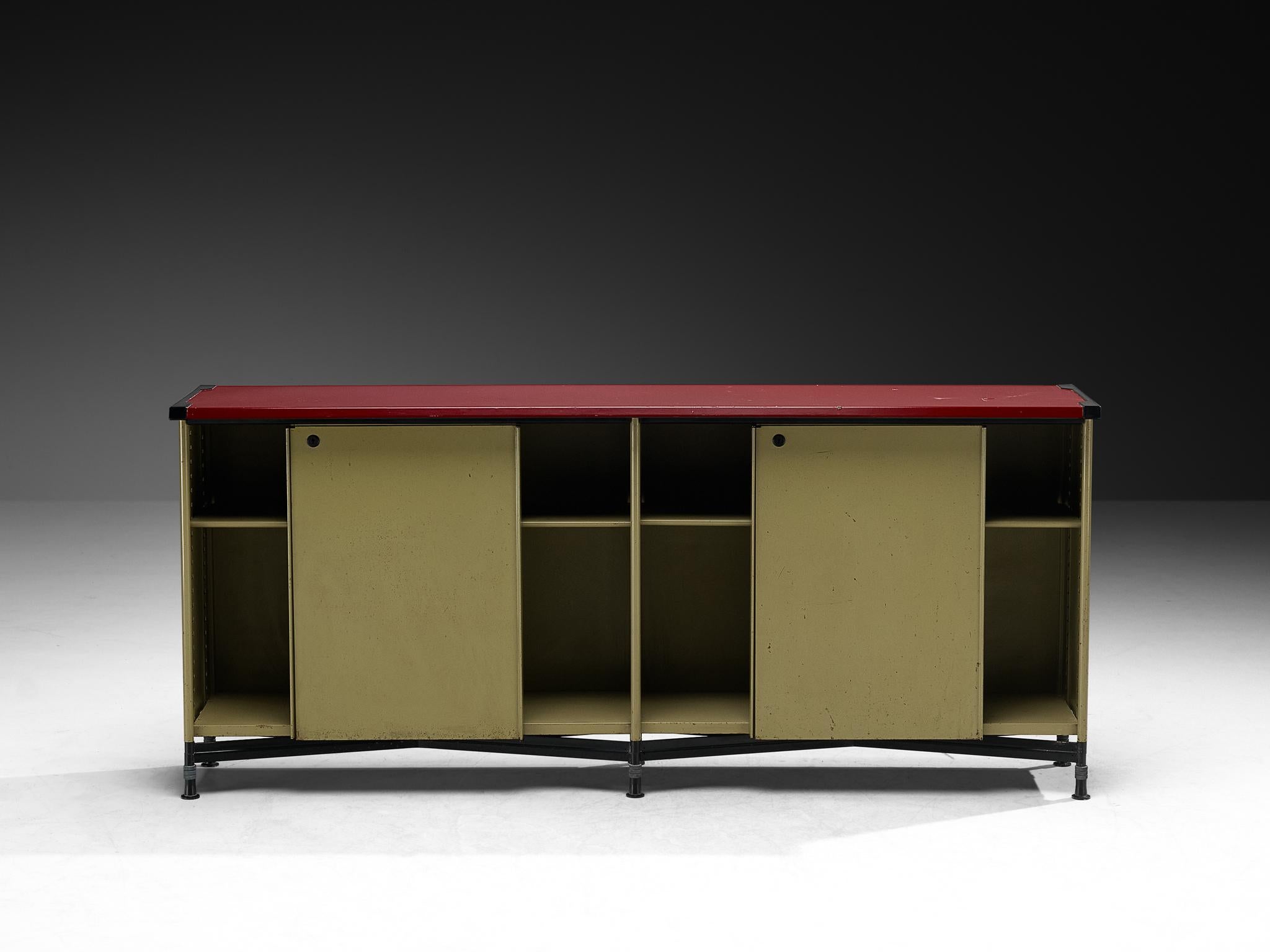 Studio BBPR per Olivetti 'Spazio' Credenza in acciaio Greene & Greene con piano rosso in vendita 2