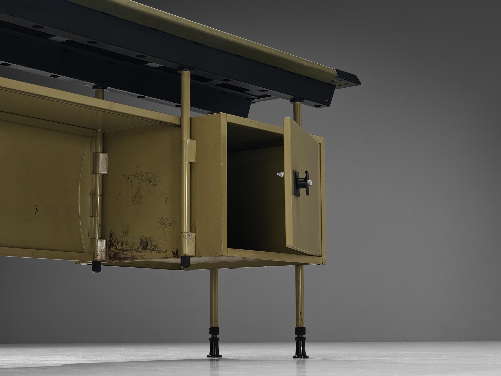 Studio BBPR pour Olivetti 'Spazio' Sideboard en acier laqué jaune  en vente 2
