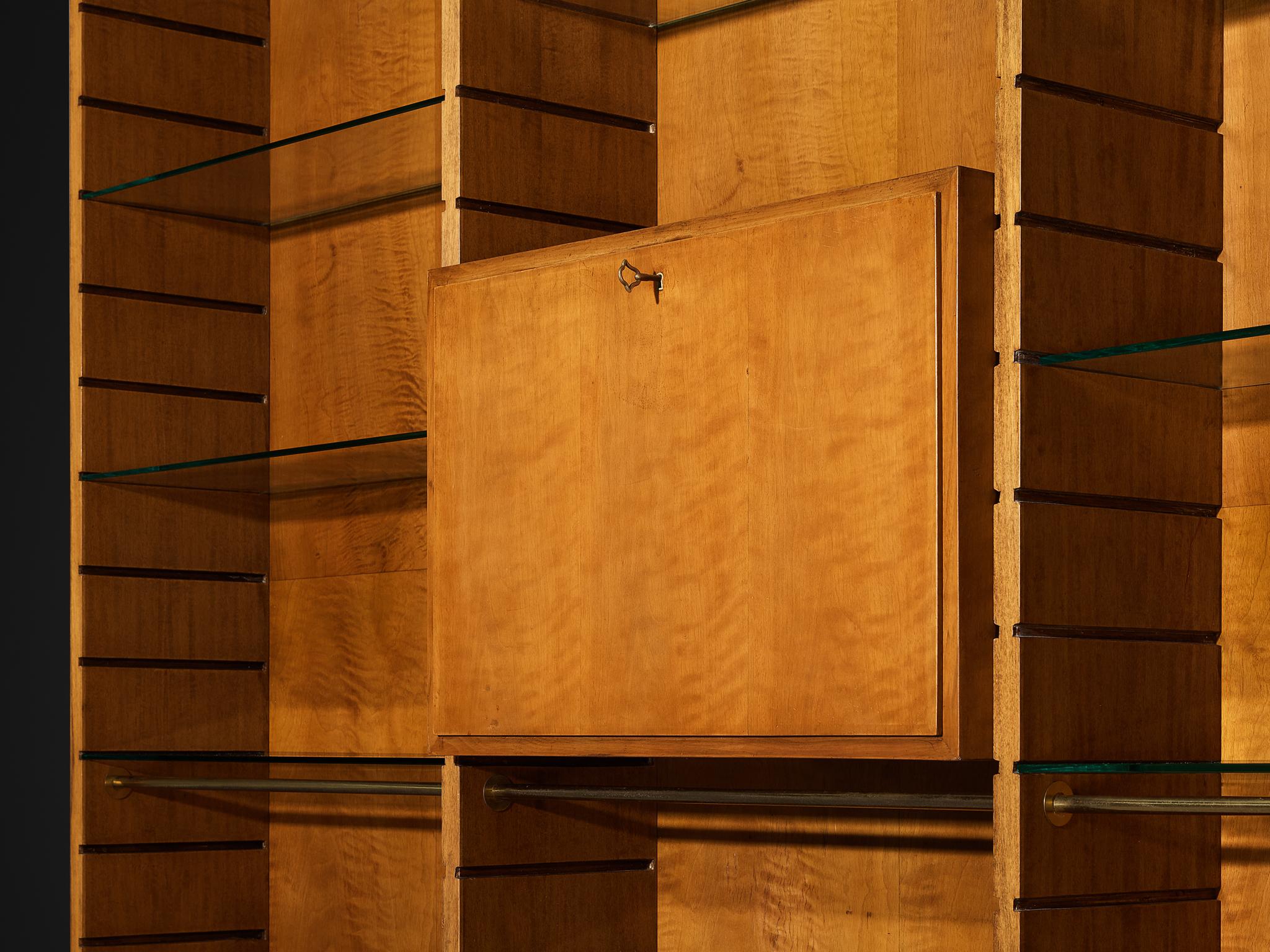 Mid-Century moderno Studio B. A. B. P.. Grande biblioteca in noce e vetro in vendita