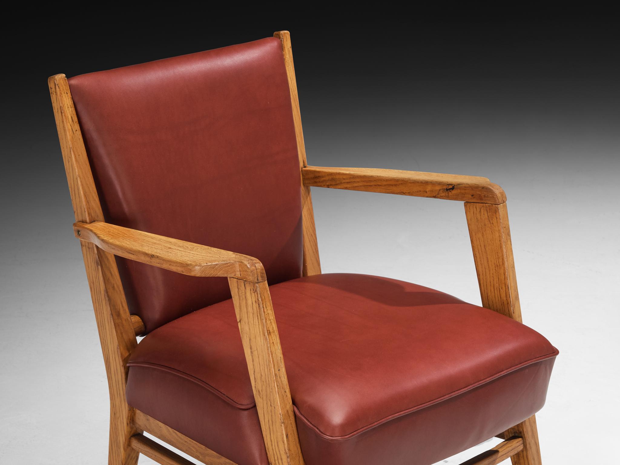 Studio B.B.P.R. Loungesessel in burgunderrotem Leder und Eiche im Angebot 2