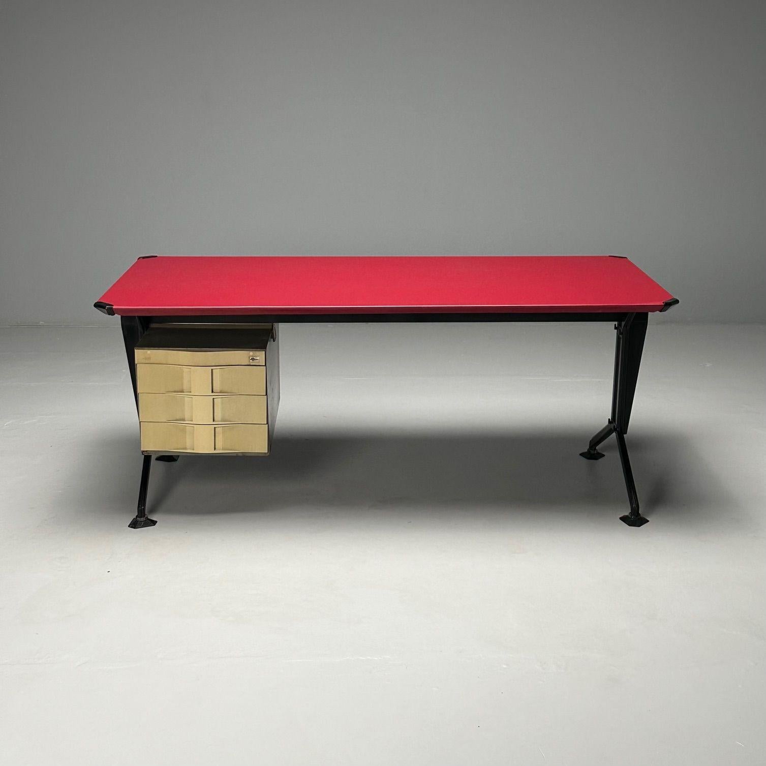 Studio BBPR, Olivetti, Italienische Mitte des Jahrhunderts Modern, Industrieller Schreibtisch, Metall, Rotes Kunstleder, 1950er Jahre

Entworfen von Studio BBPR für die Arco-Serie von Olivetti Arredamenti Metallici, Ivrea, um 1950. Dieses Exemplar