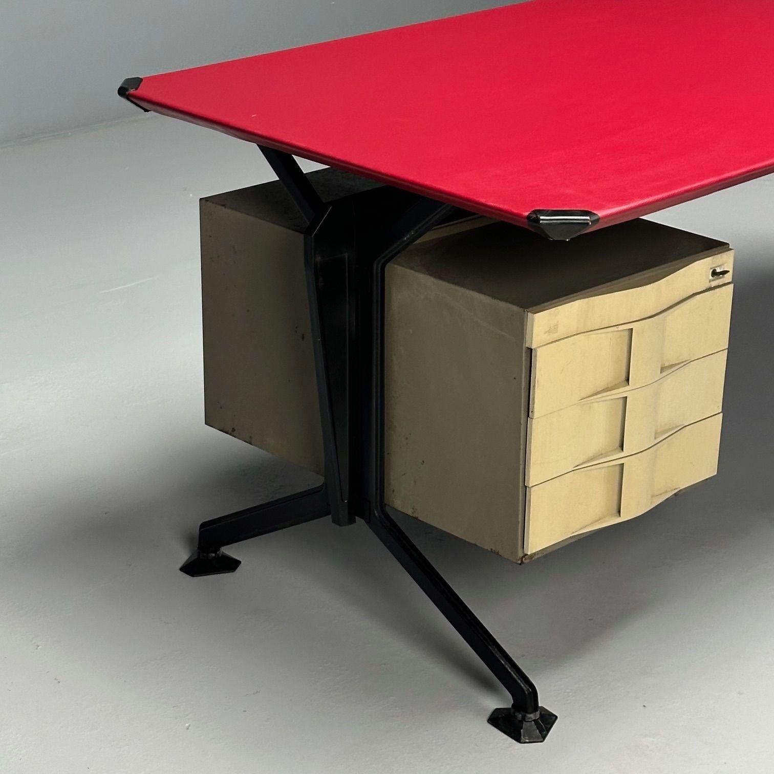 Studio BBPR, Olivetti, Italienischer Mid-Century Modern-Schreibtisch, Metall, 1950er Jahre (Mitte des 20. Jahrhunderts) im Angebot