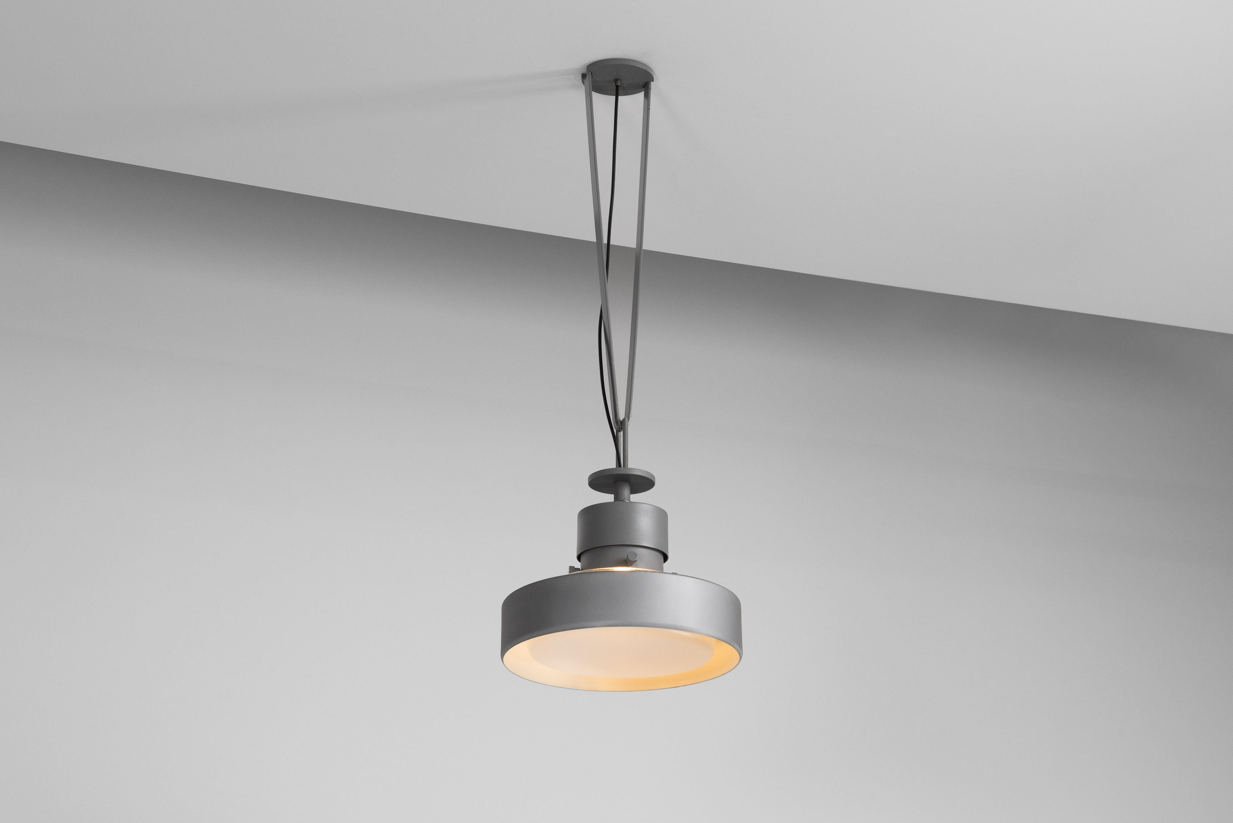 Mid-Century moderno Studio BBPR lampade a sospensione Torre Velasca Milano Italia 1956 in vendita