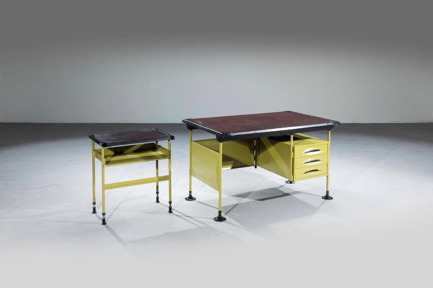 Studio BBPR, Desk and cabinet mod. Spazio, prod. Olivetti 1960s In Good Condition For Sale In Rivoli, IT