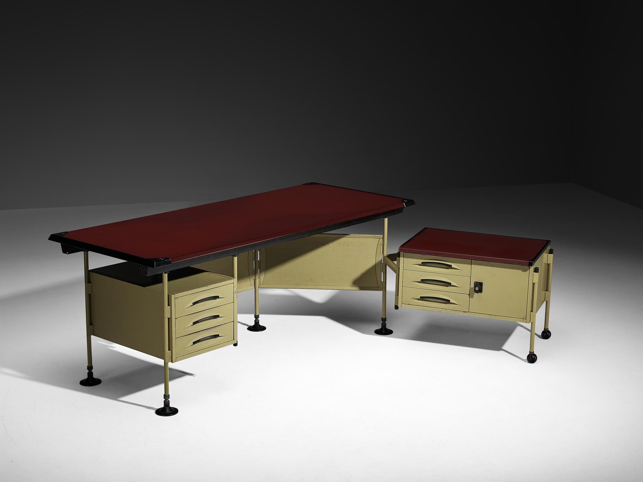 Studio BBPR per Olivetti, scrivania 'Spazio' con vari vani portaoggetti, acciaio rivestito, plastica, vinile, Italia, design 1959/60, produzione 1960 

Nel 1954 Olivetti, l'azienda italiana produttrice di apparecchiature per ufficio, assunse BBPR