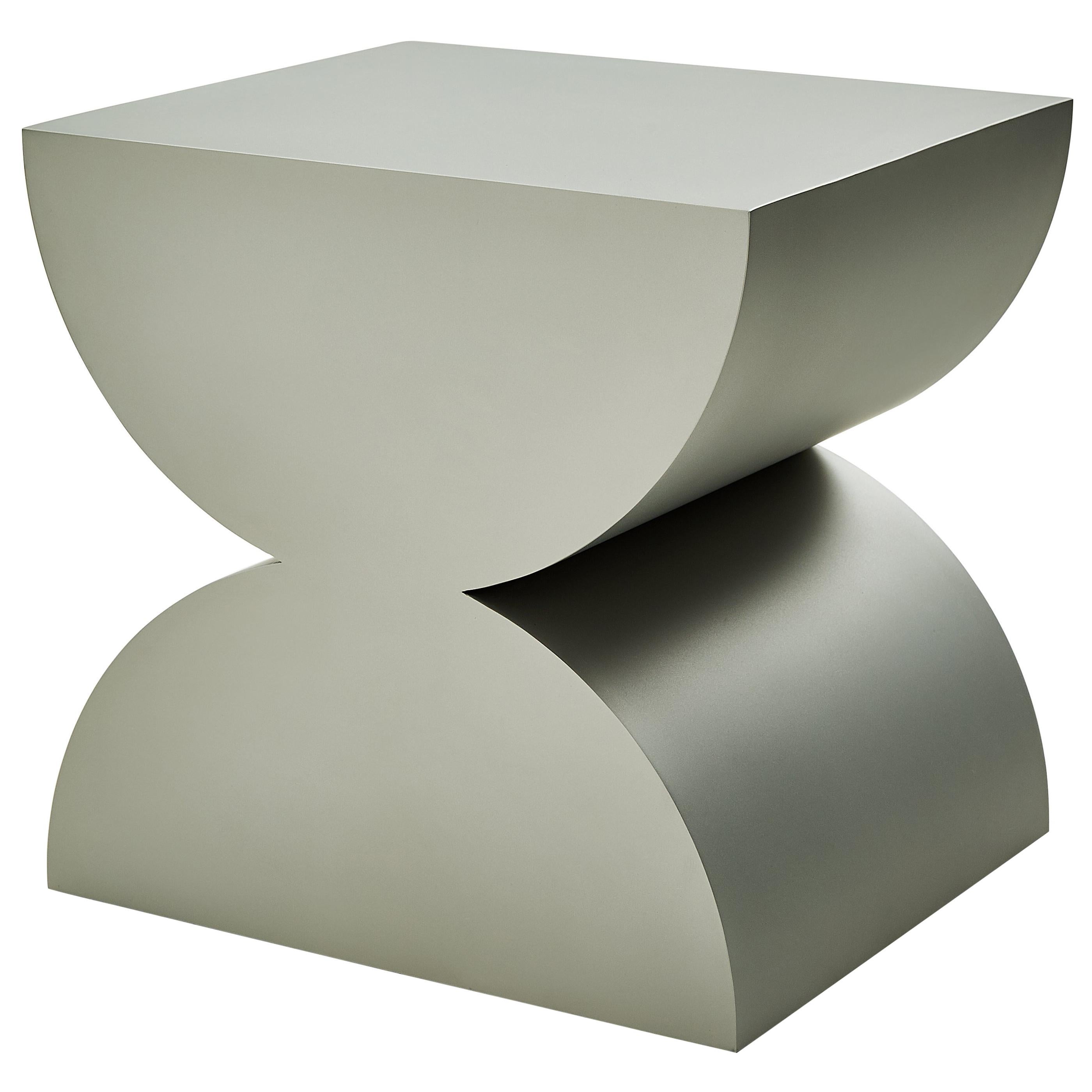 Table d'appoint sculpturale en acier mat du Studio Brancusi, personnalisable