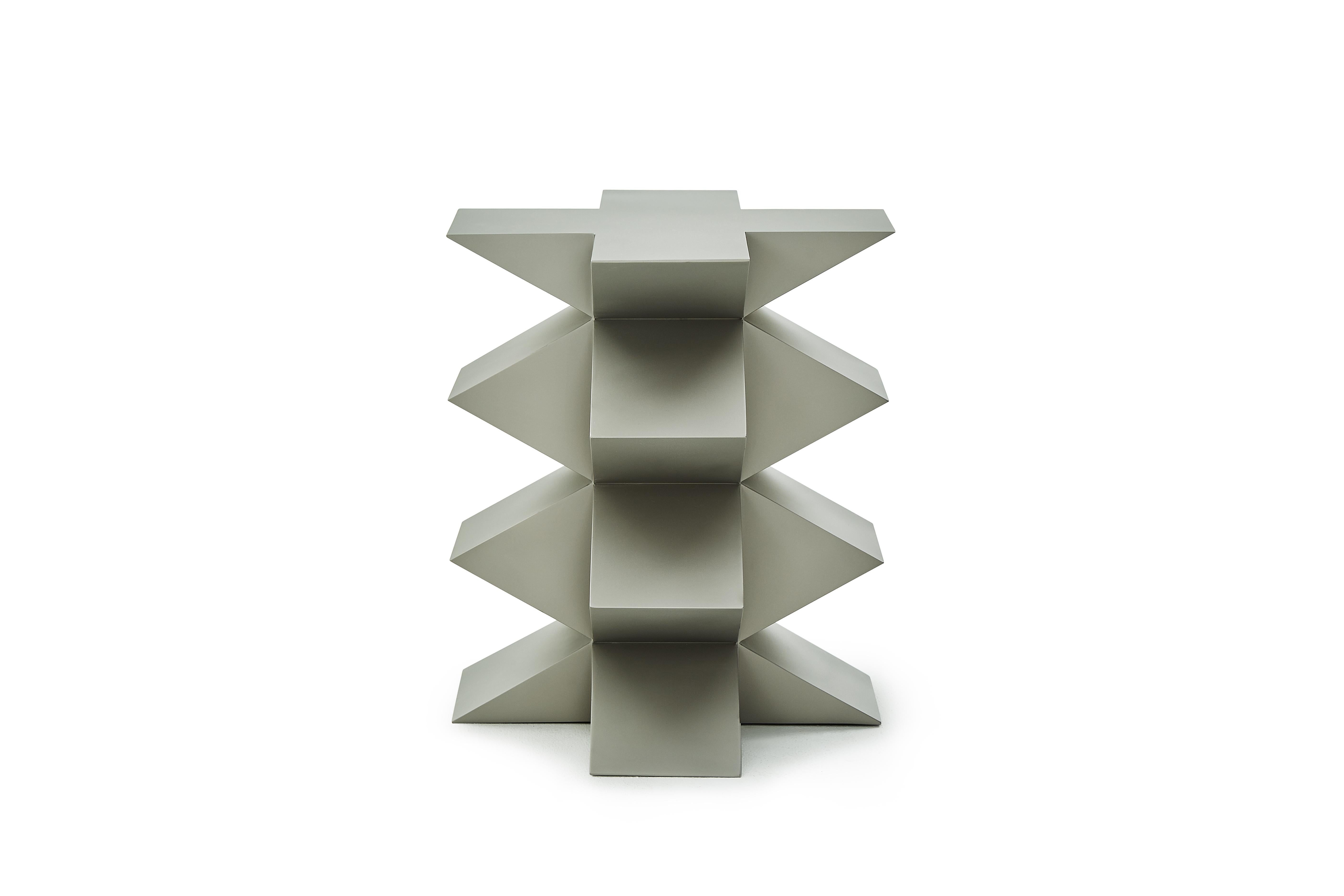 Esta mesa auxiliar escultórica pertenece a la Colección Brancusi del estudio, diseñada y fabricada por el artista Danjie Yan, afincado en China. Las obras se estrenaron en el Museo de Arte Sifang de Nanjing (China).

Danjie se inspiró en el