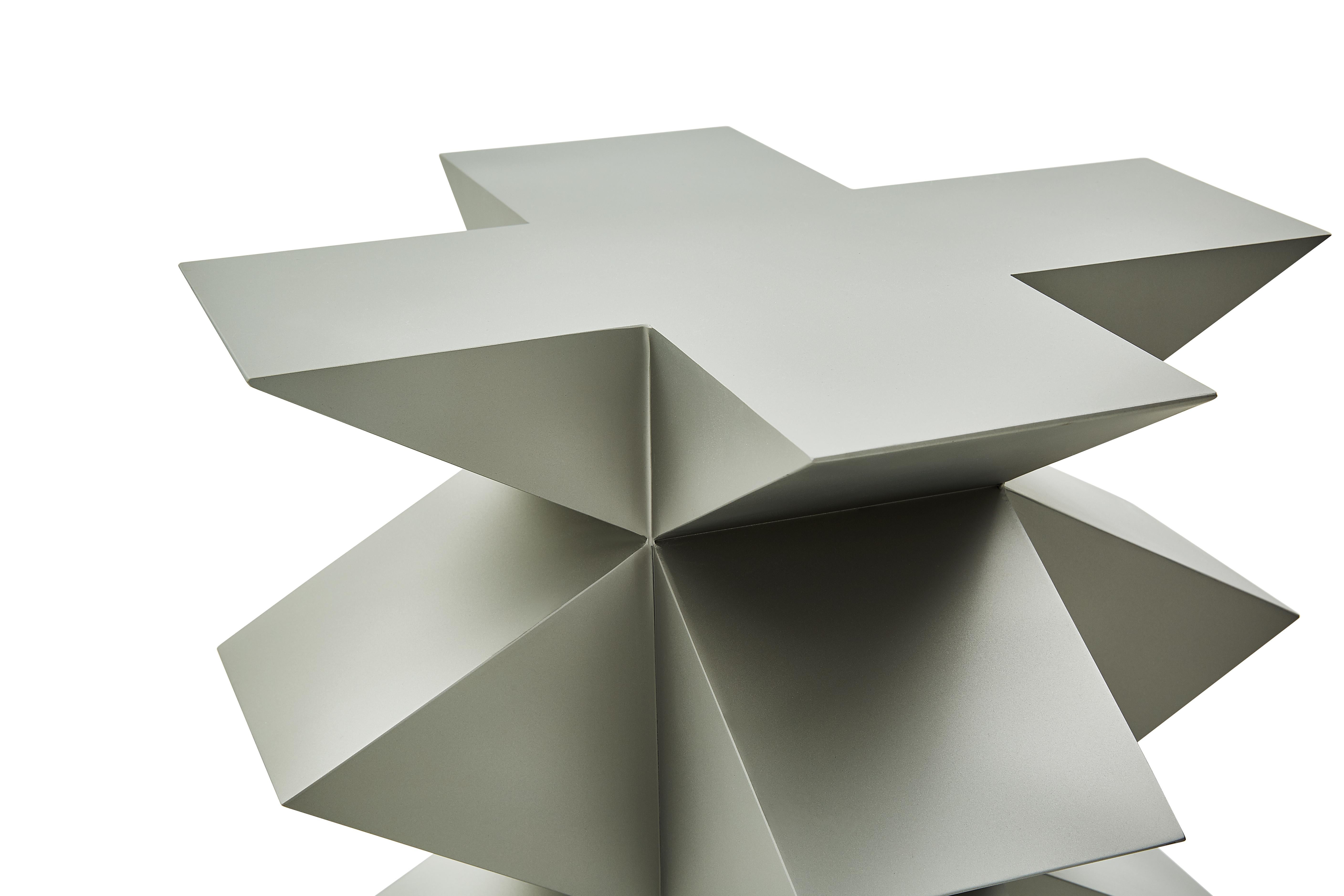 Studio Brancusi III: Skulpturaler Beistelltisch, Stahl, matt, anpassbar (Chinesisch) im Angebot