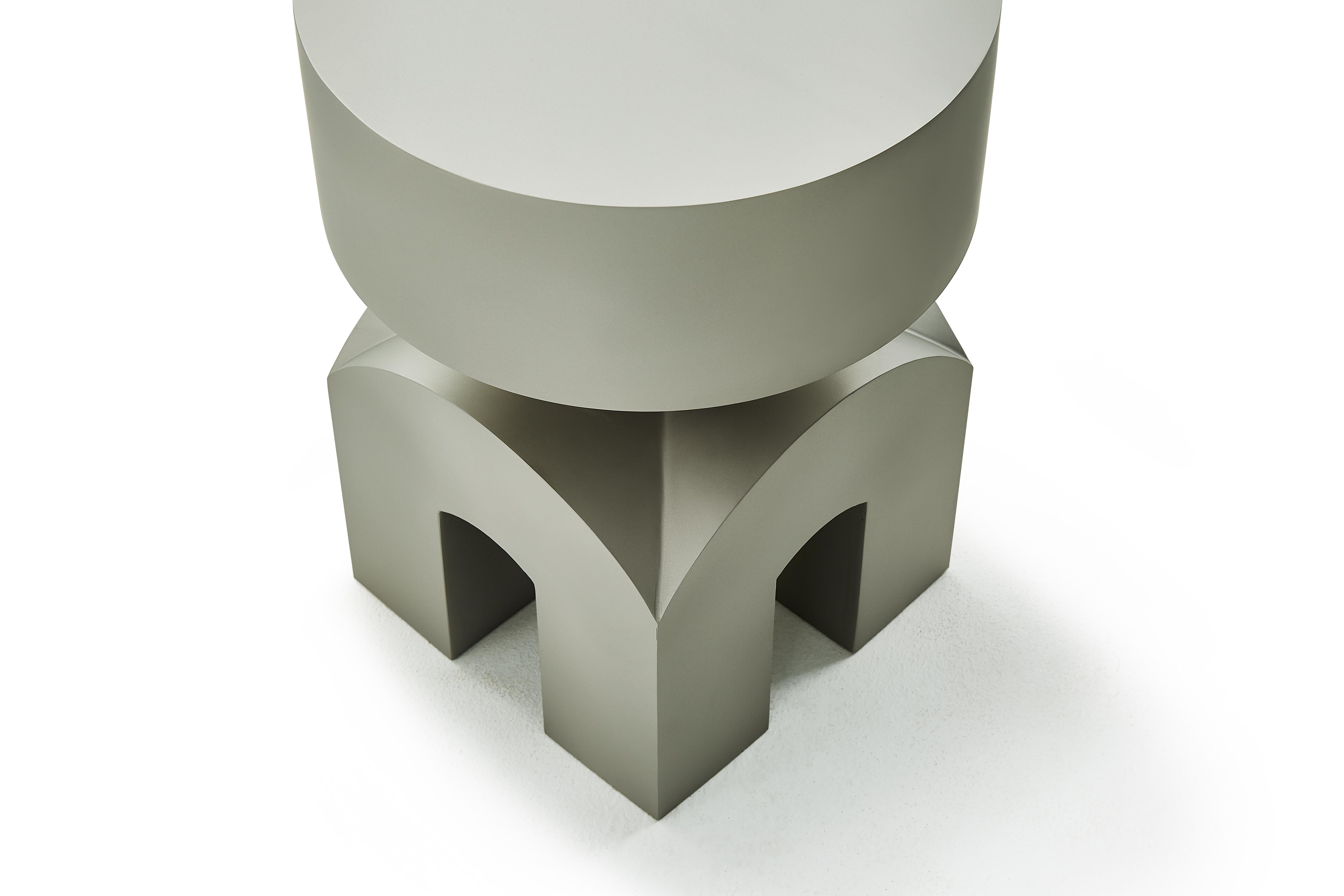 Studio Brancusi IX, skulpturaler Beistelltisch aus mattem Stahl, anpassbar (21. Jahrhundert und zeitgenössisch) im Angebot