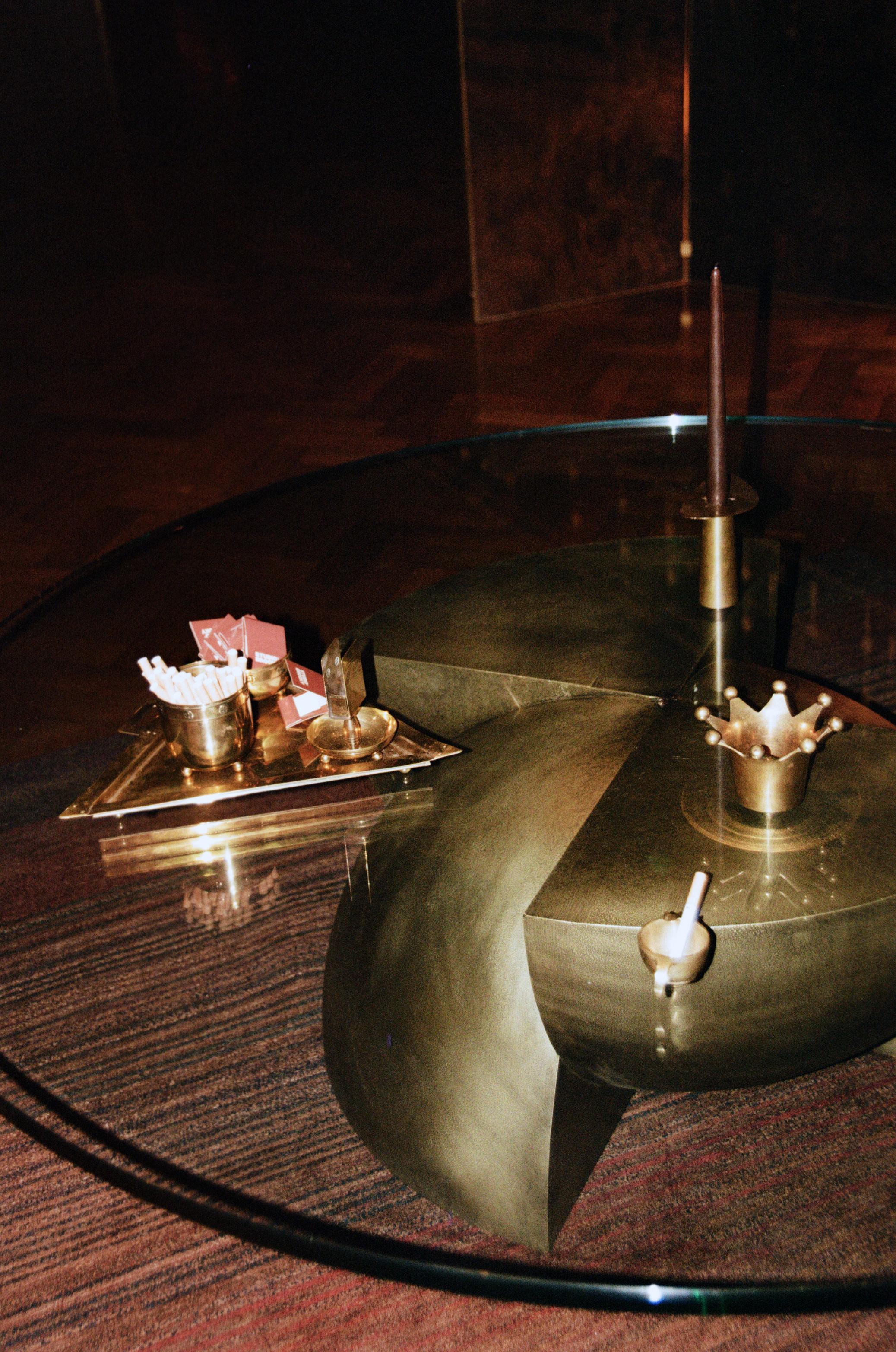 Studio AGE Table basse sculpturale en bronze coulé à la main 