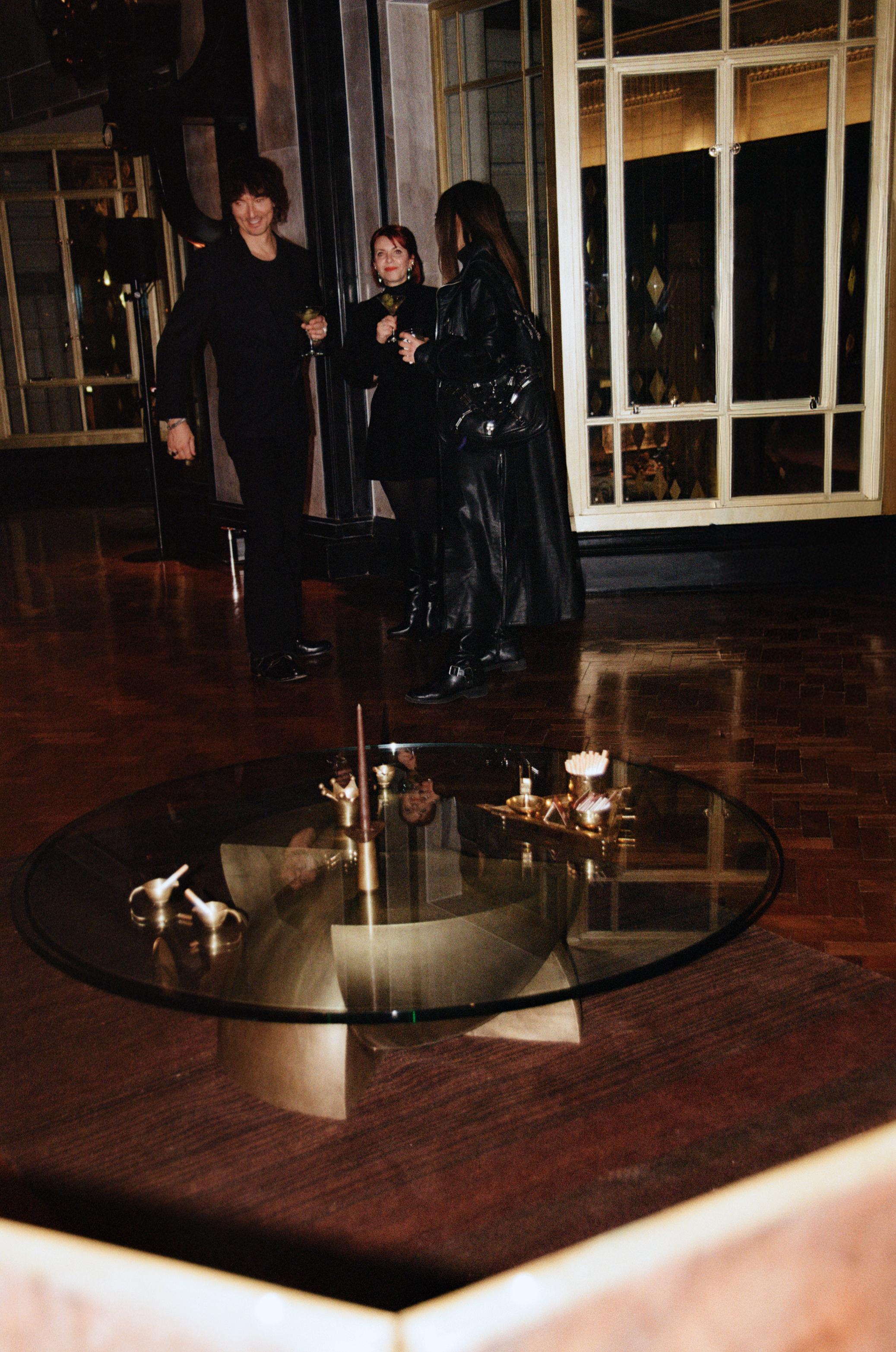 Studio AGE Table basse sculpturale en bronze coulé à la main 