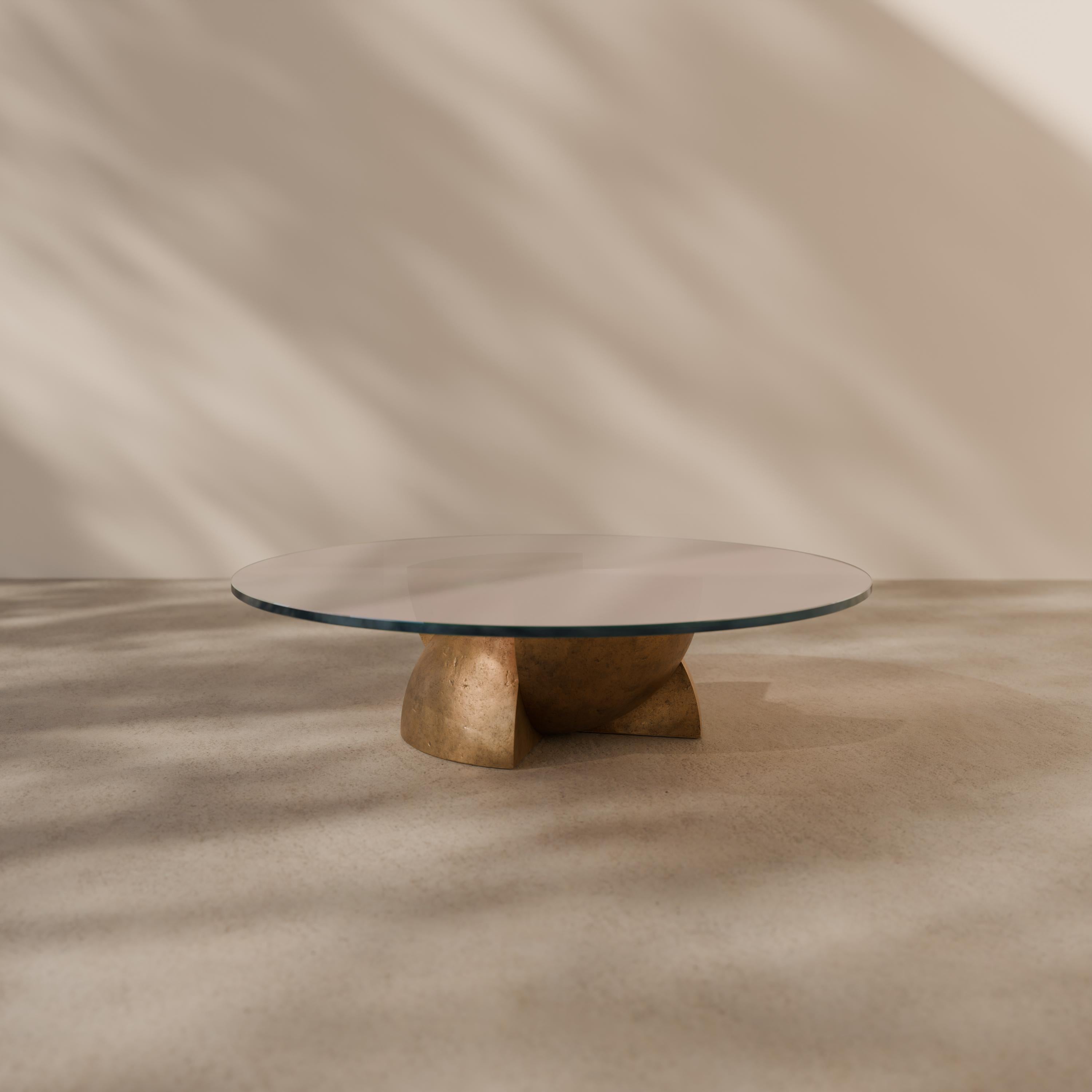 Moulage Studio AGE Table basse sculpturale en bronze coulé à la main 