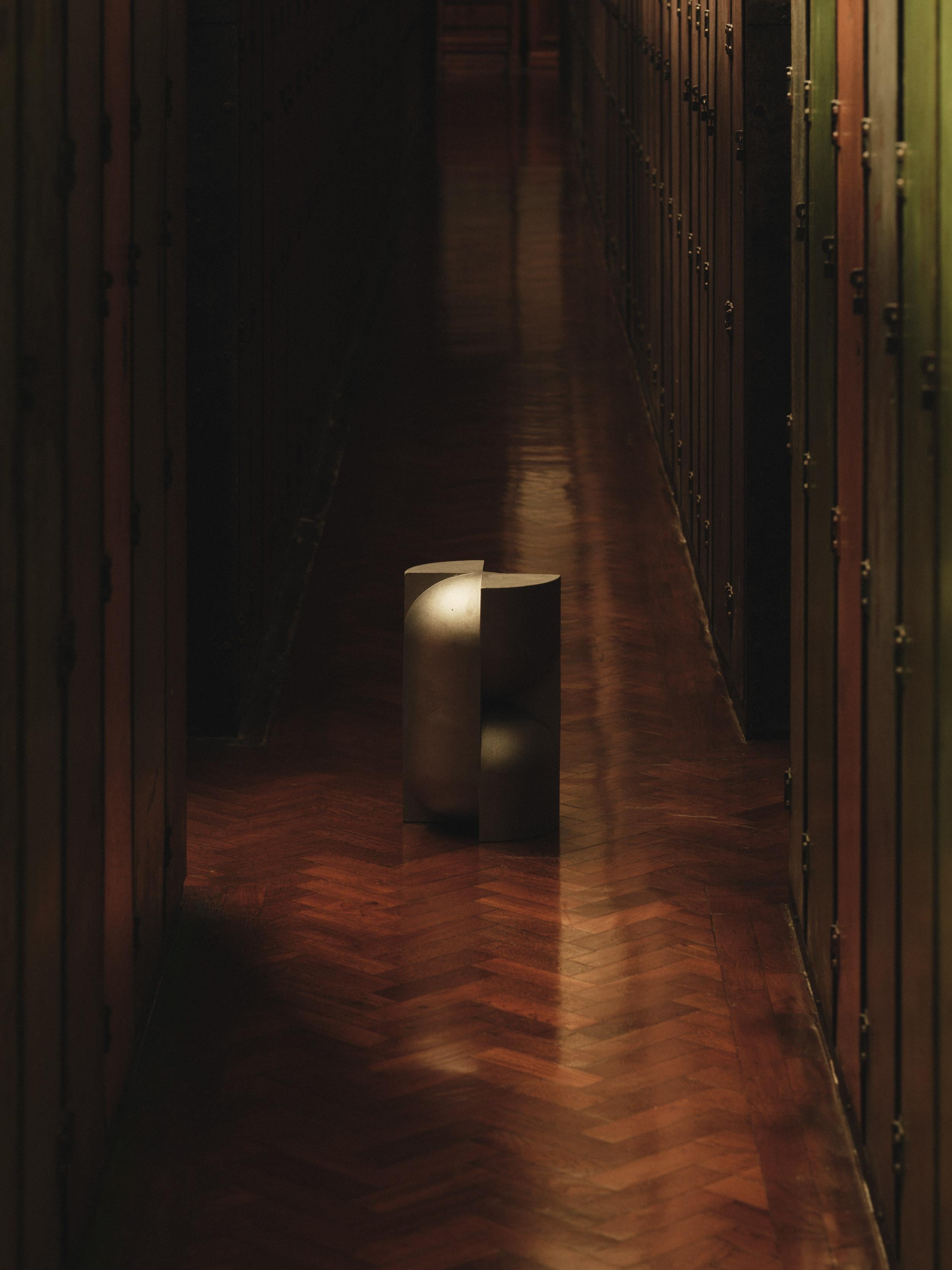 Britannico Studio A Brocky: piedistallo scultoreo 