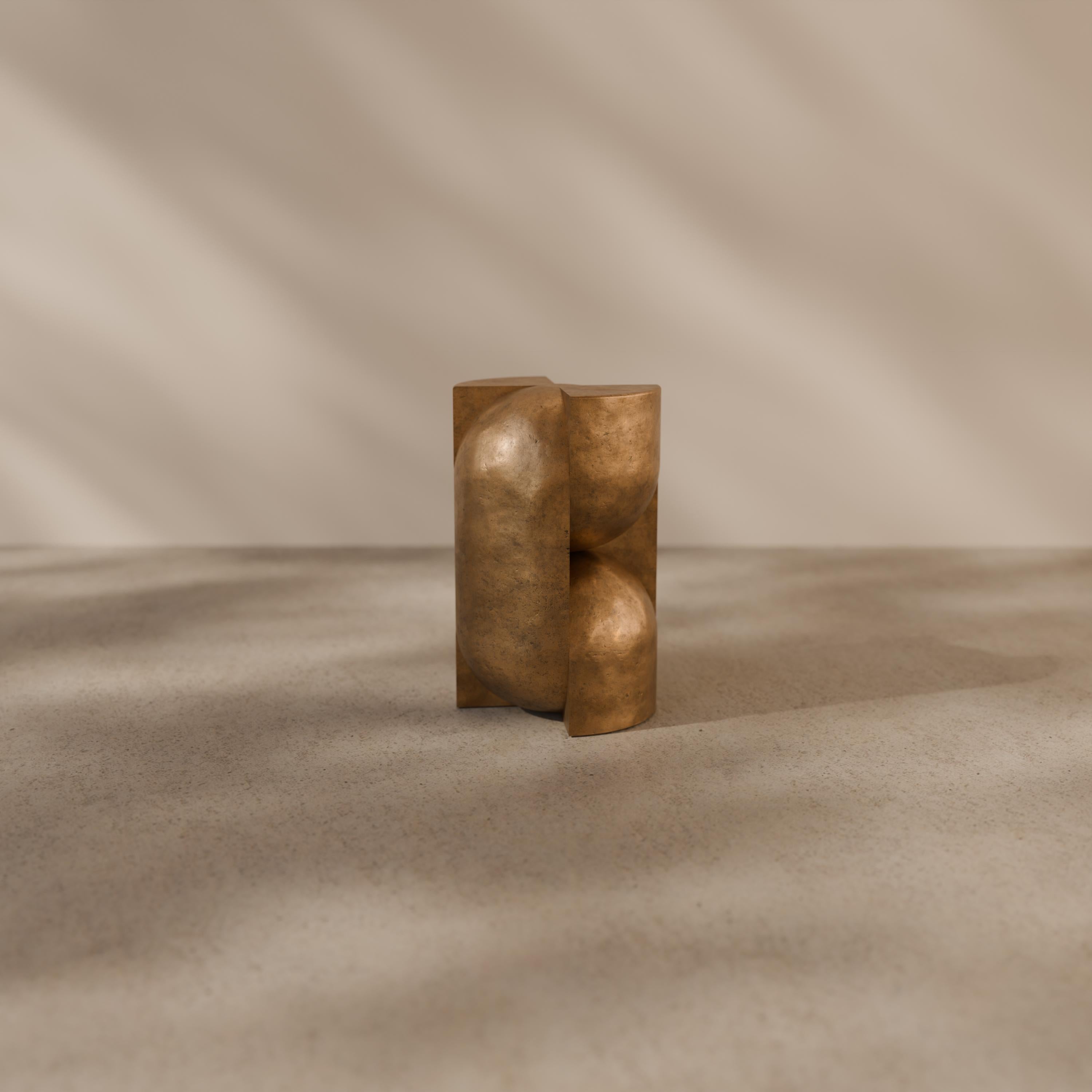 Studio A Brocky Piedistallo scultoreo 'Capsule' in bronzo fuso dell'età dello spazio in vendita 2