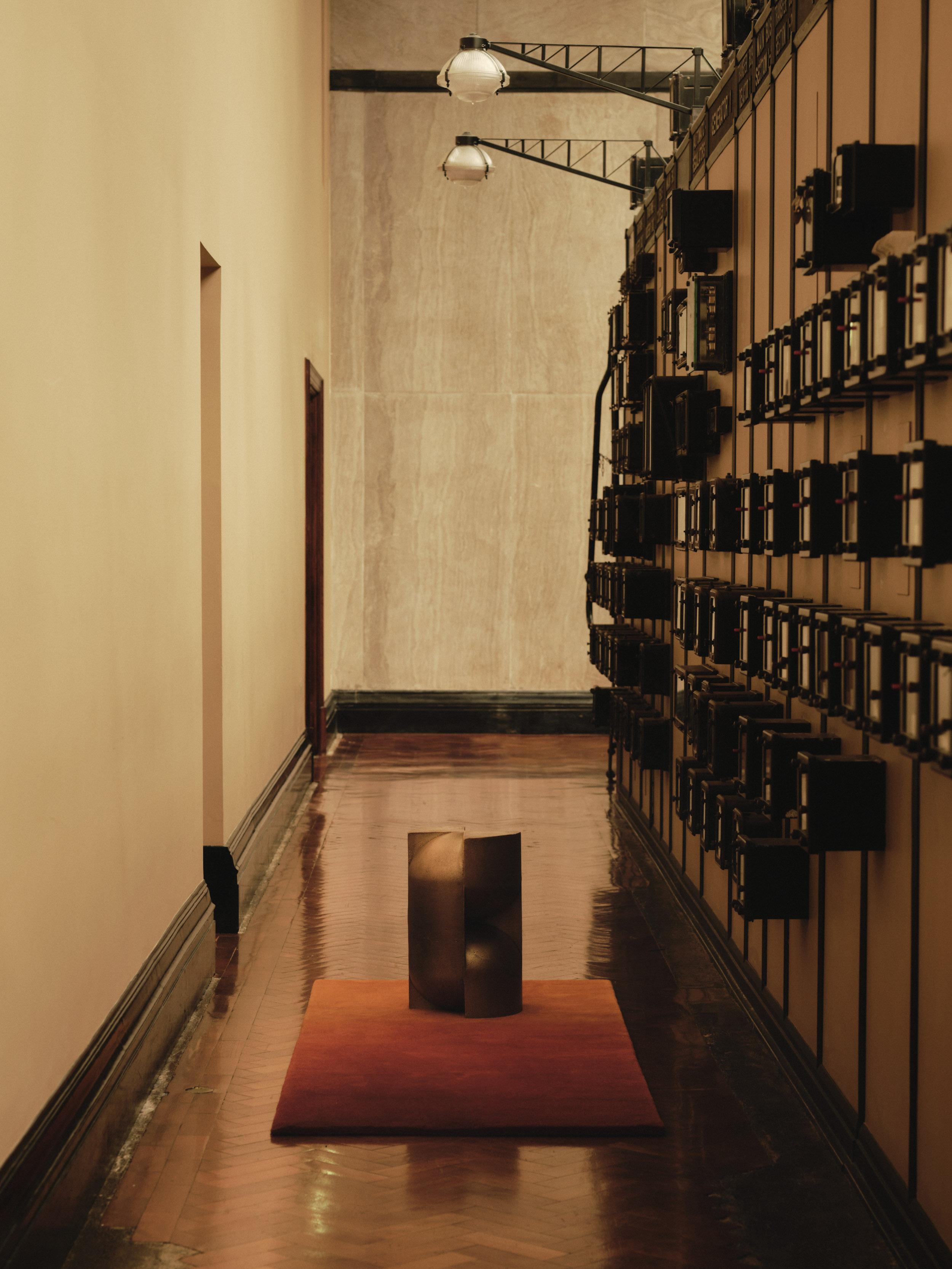 Space Age Studio A Brocky Piedistallo scultoreo 'Capsule' in bronzo fuso dell'età dello spazio in vendita