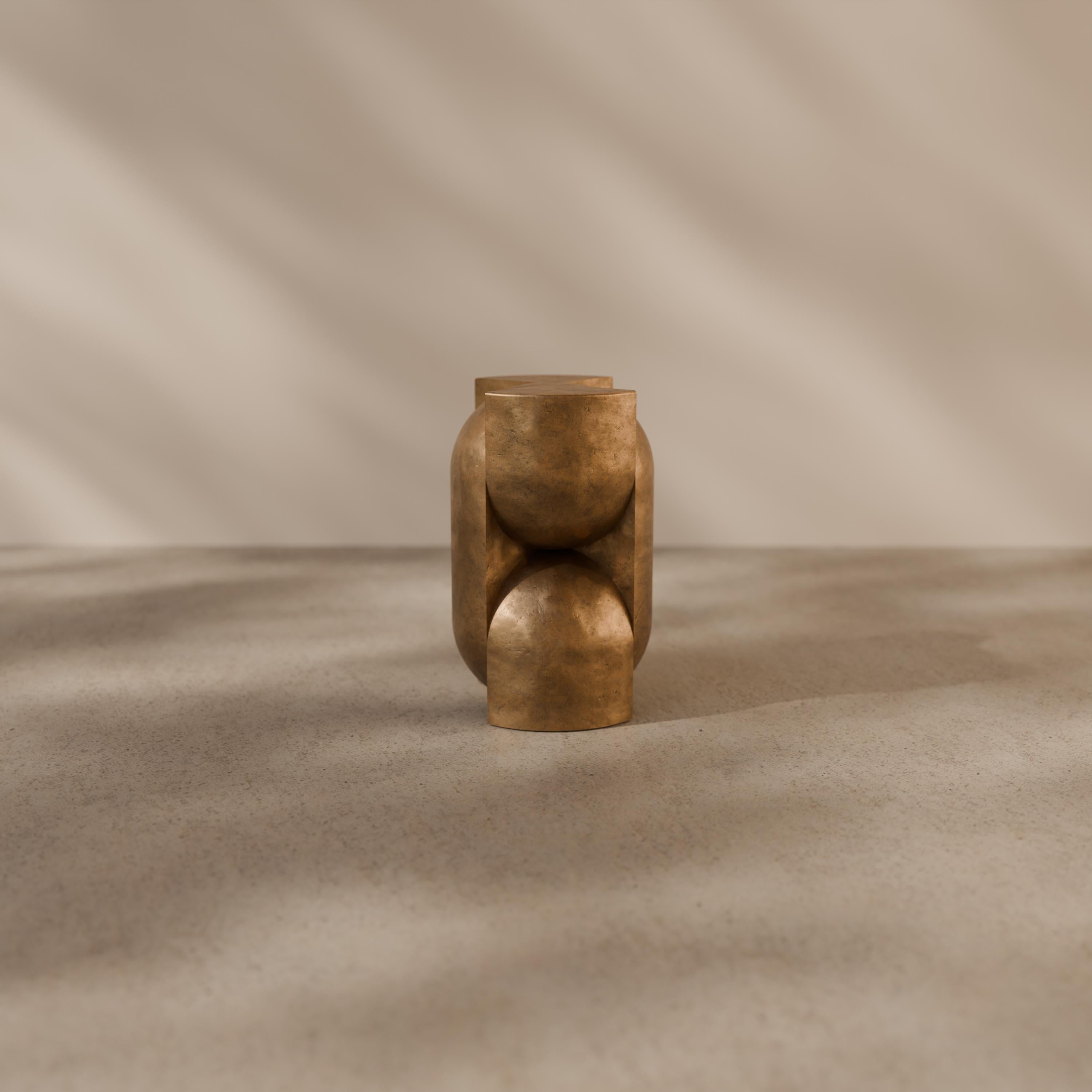 Ottone Studio A Brocky Piedistallo scultoreo 'Capsule' in bronzo fuso dell'età dello spazio in vendita