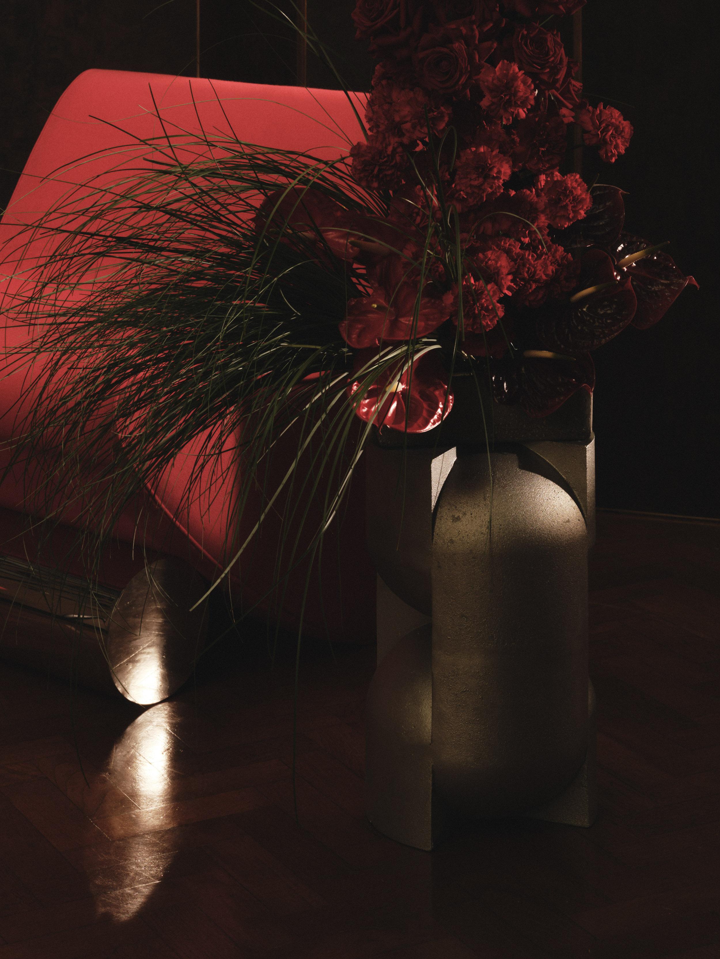 Space Age Studio Brocky Sedia da salotto 'Vanguard' in lana rossa e cromo dell'età dello spazio in vendita